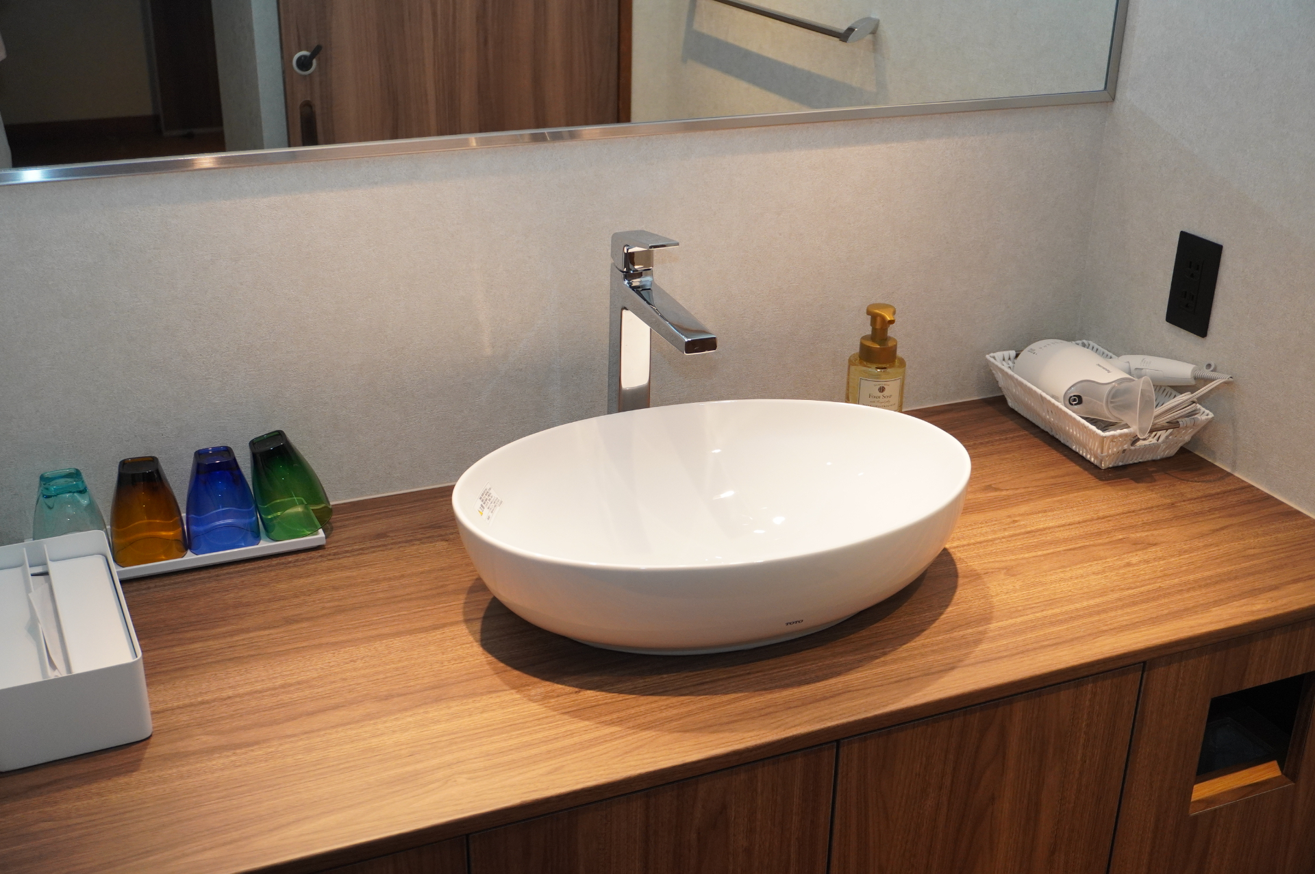 客室の主な設備・アメニティ。バスルームなし、もしくはシャワーのみの客室タイプが中心