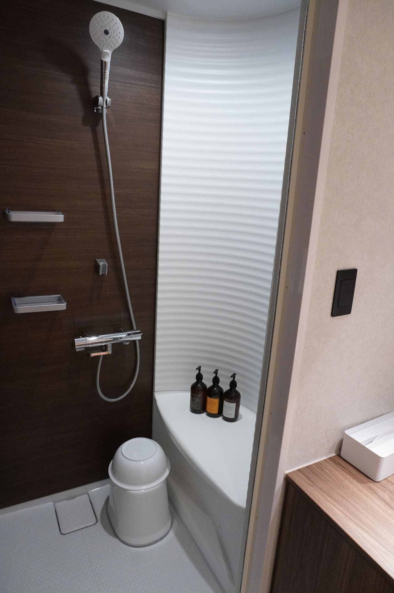 客室の主な設備・アメニティ。バスルームなし、もしくはシャワーのみの客室タイプが中心