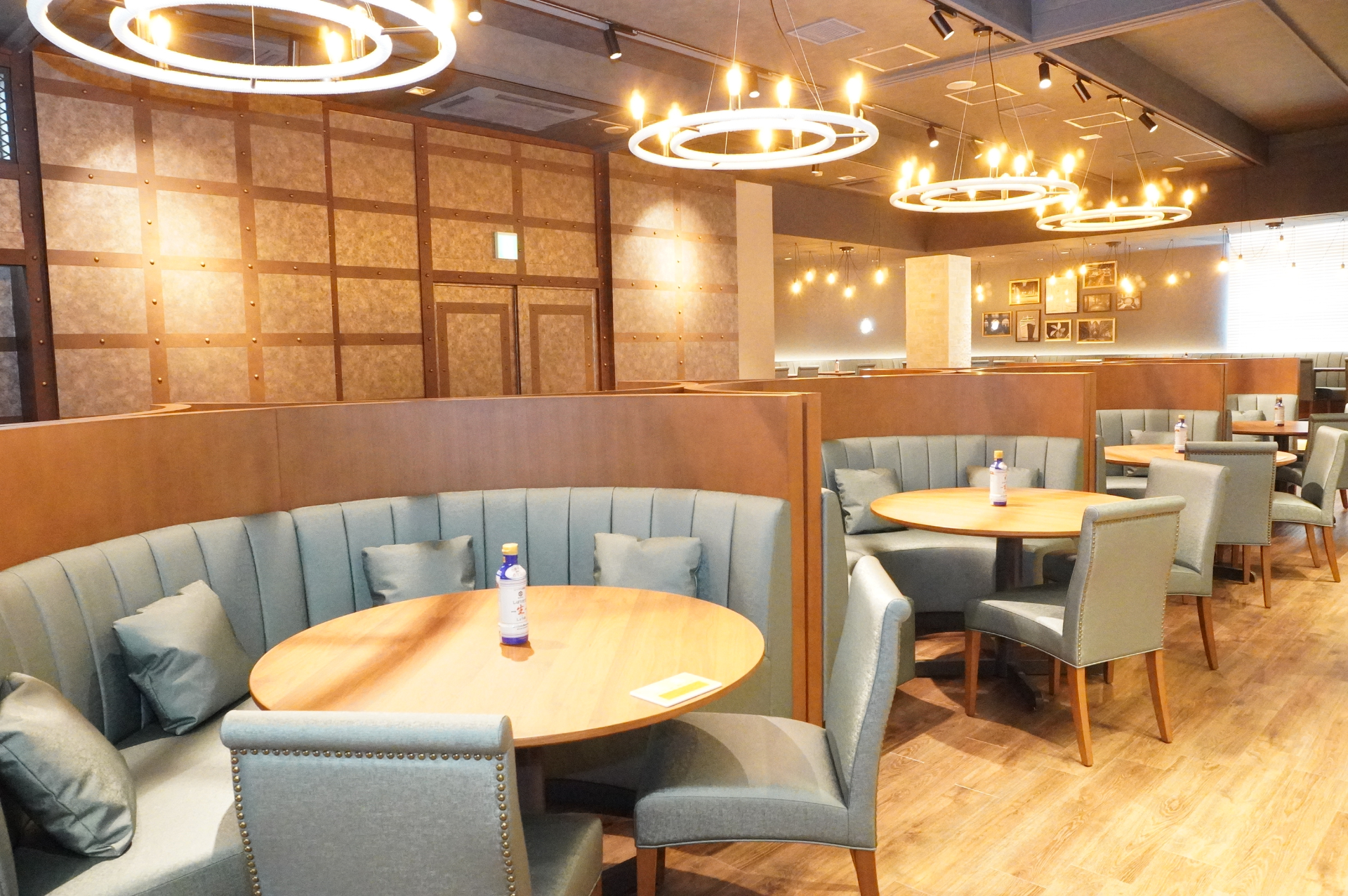 豪華客船をイメージしてリニューアルしたレストラン。夕朝バイキングを楽しめる