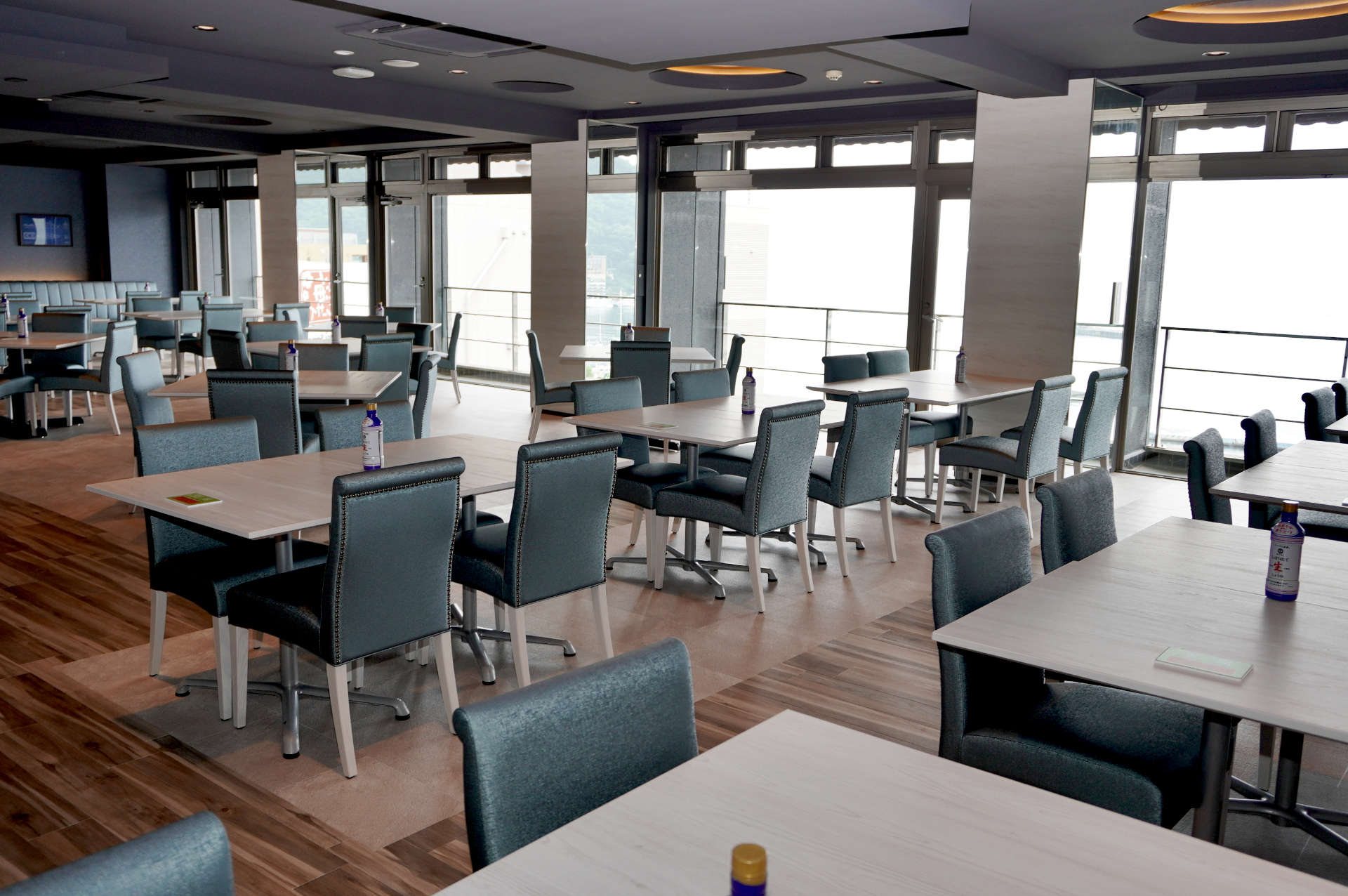 豪華客船をイメージしてリニューアルしたレストラン。夕朝バイキングを楽しめる