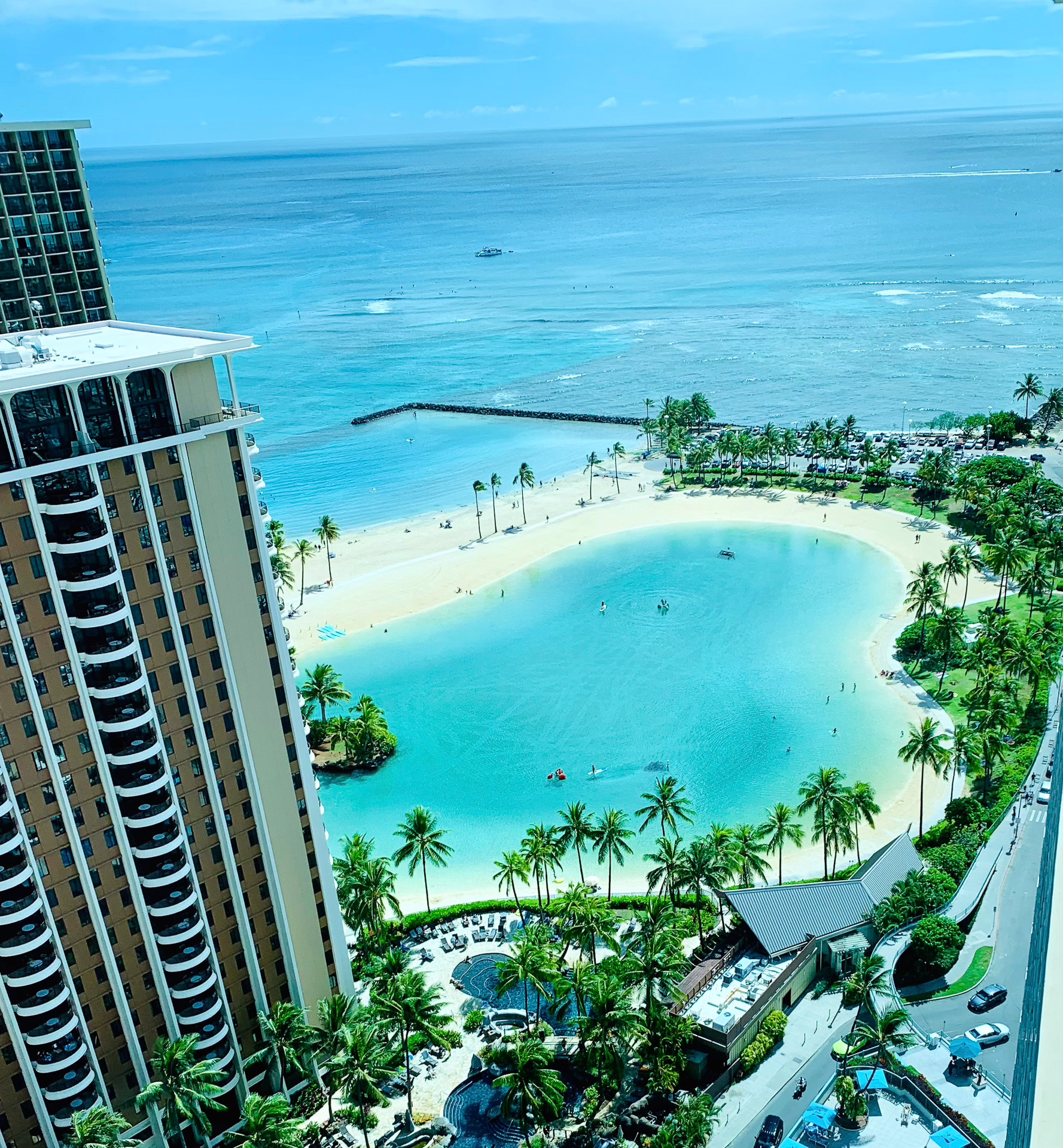 ヒルトンのラグーンを見下ろす景色