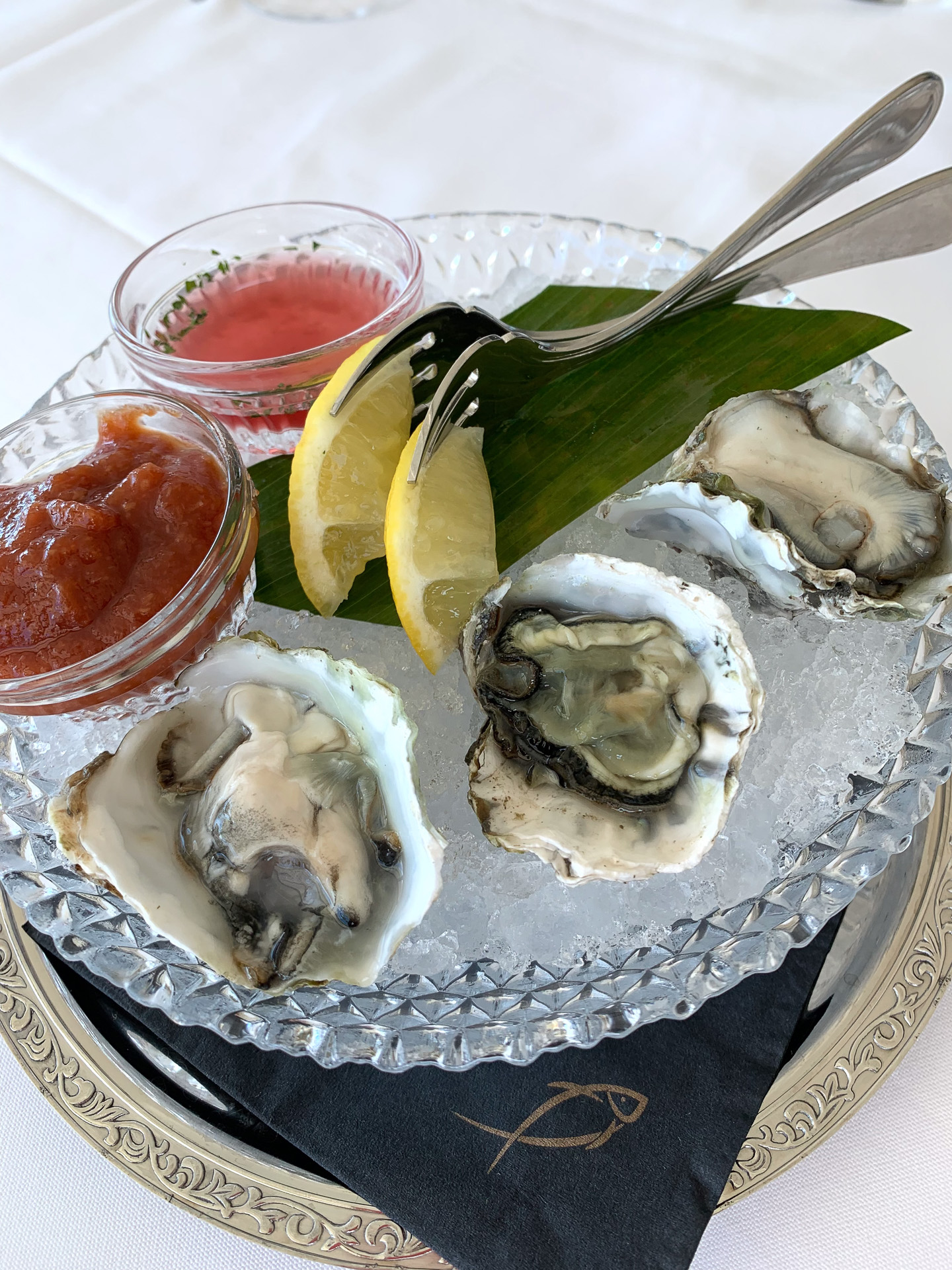 ハッピーアワーの生牡蠣（14ドル）