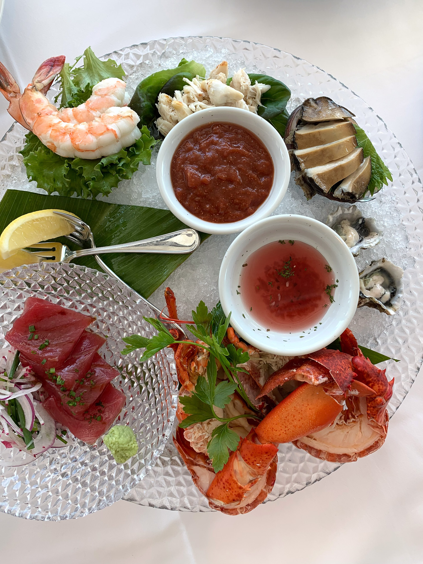 奮発するならディナーメニューのシーフードプラッターを（100ドル）