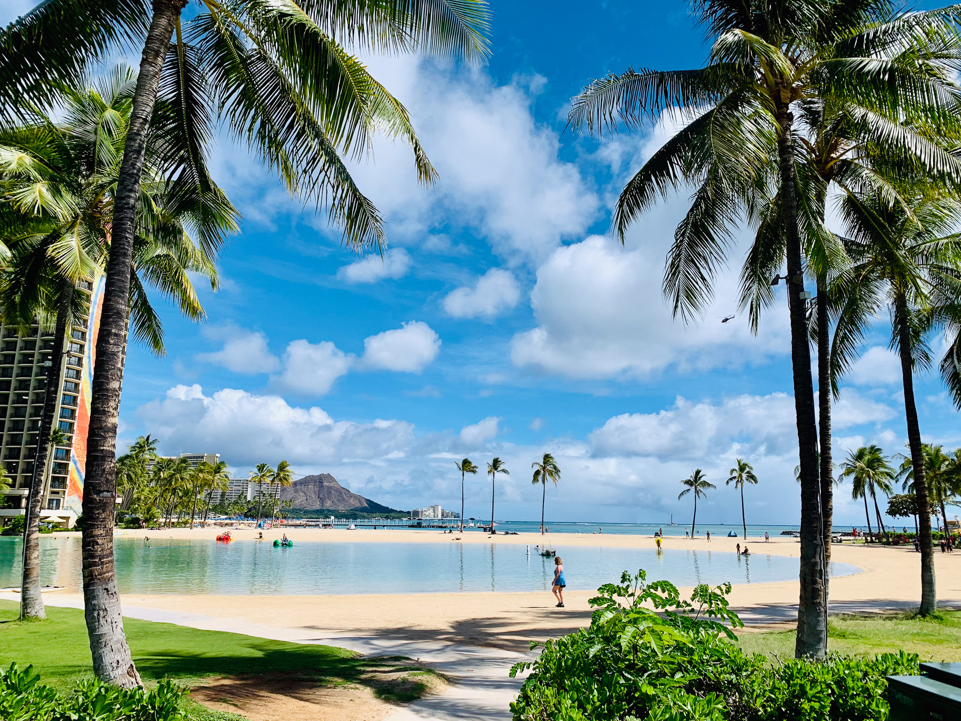 隣にはヒルトンのラグーンがあるのでこのエリアを散策してランチをするのもいい