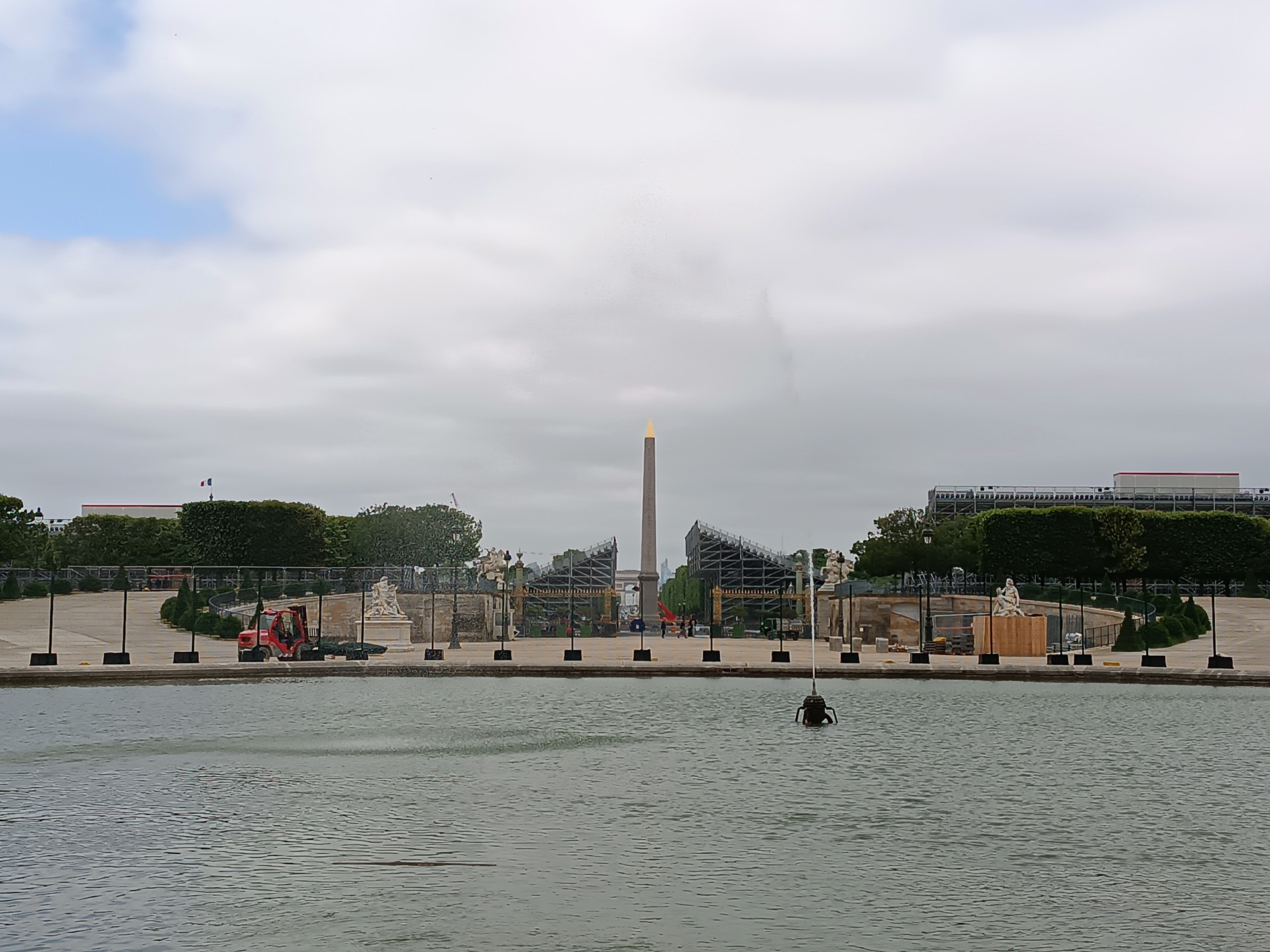 6月半ばのシャンゼリゼ、チュイルリー公園、グラン・プチパレ、トロカデロ、アンバリッドあたりの様子