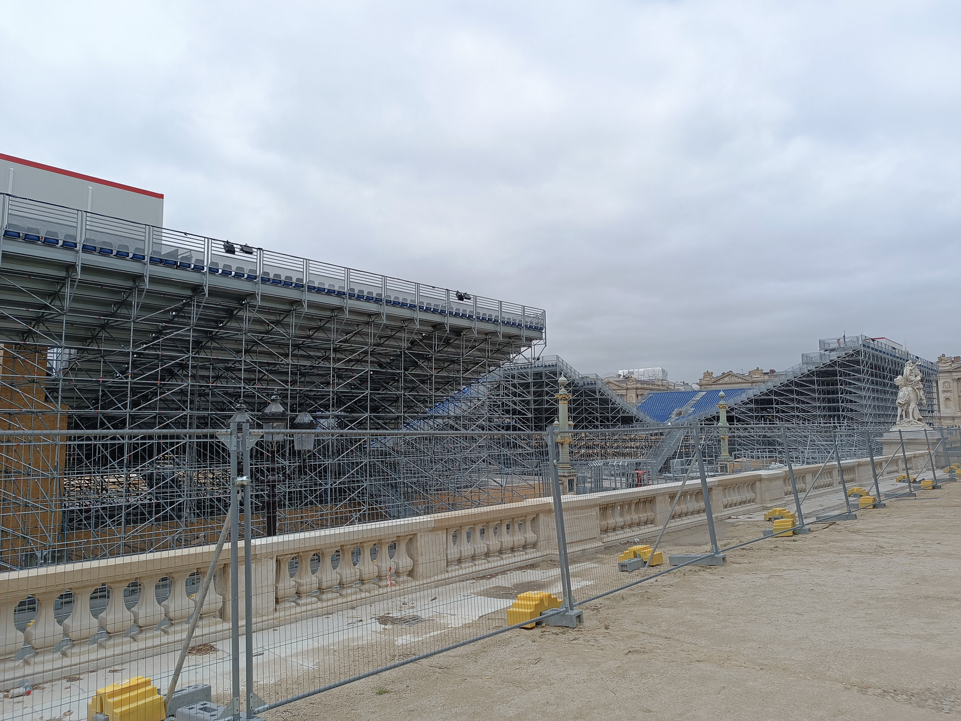 6月半ばのシャンゼリゼ、チュイルリー公園、グラン・プチパレ、トロカデロ、アンバリッドあたりの様子