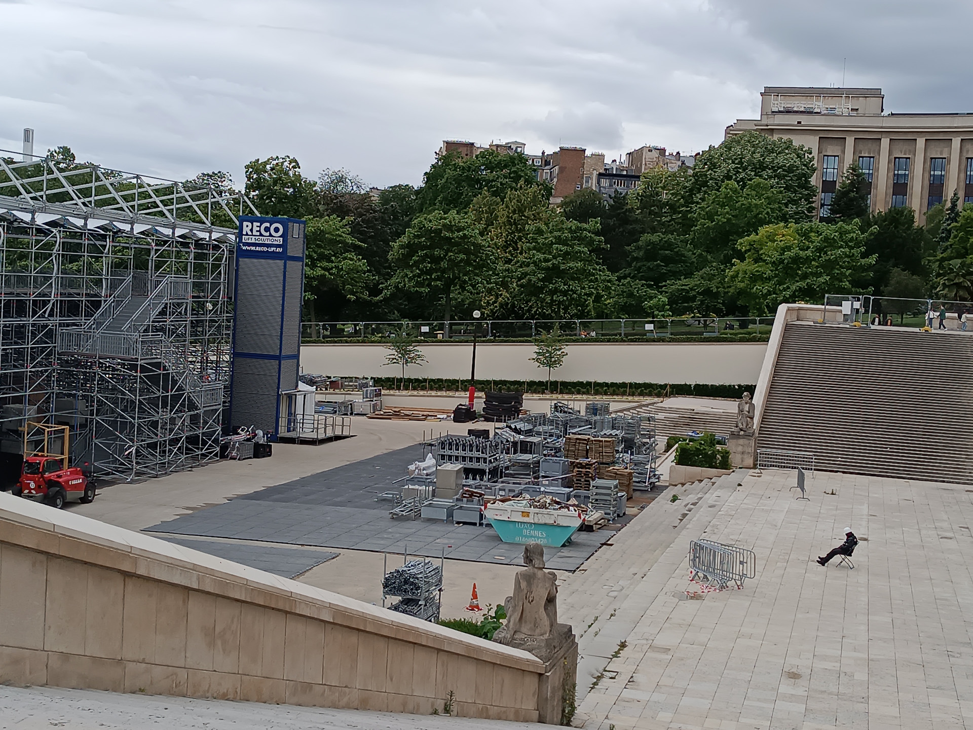 6月半ばのシャンゼリゼ、チュイルリー公園、グラン・プチパレ、トロカデロ、アンバリッドあたりの様子