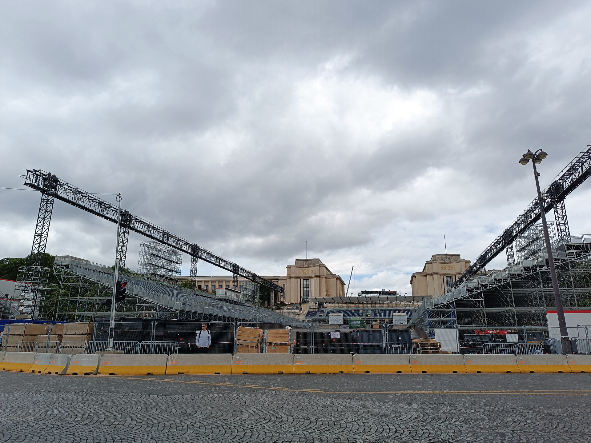 6月半ばのシャンゼリゼ、チュイルリー公園、グラン・プチパレ、トロカデロ、アンバリッドあたりの様子