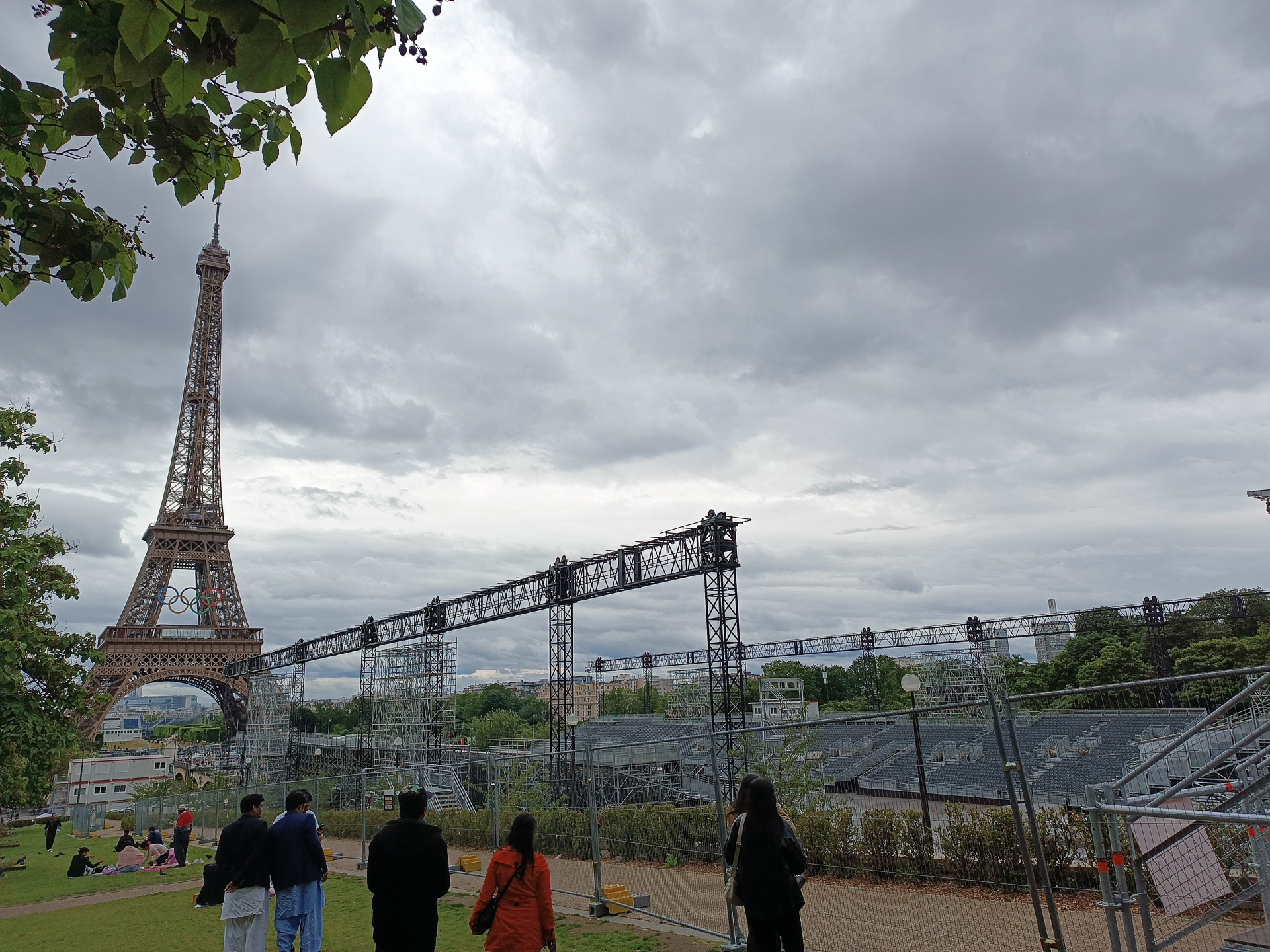 6月半ばのシャンゼリゼ、チュイルリー公園、グラン・プチパレ、トロカデロ、アンバリッドあたりの様子