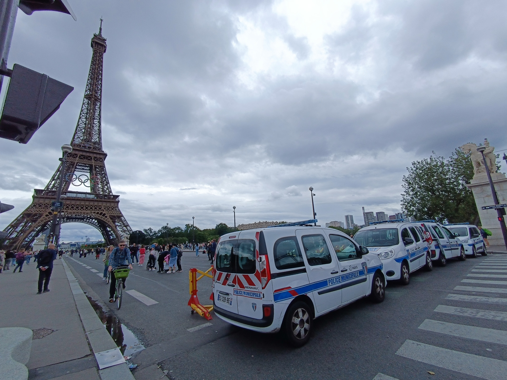 6月半ばのシャンゼリゼ、チュイルリー公園、グラン・プチパレ、トロカデロ、アンバリッドあたりの様子