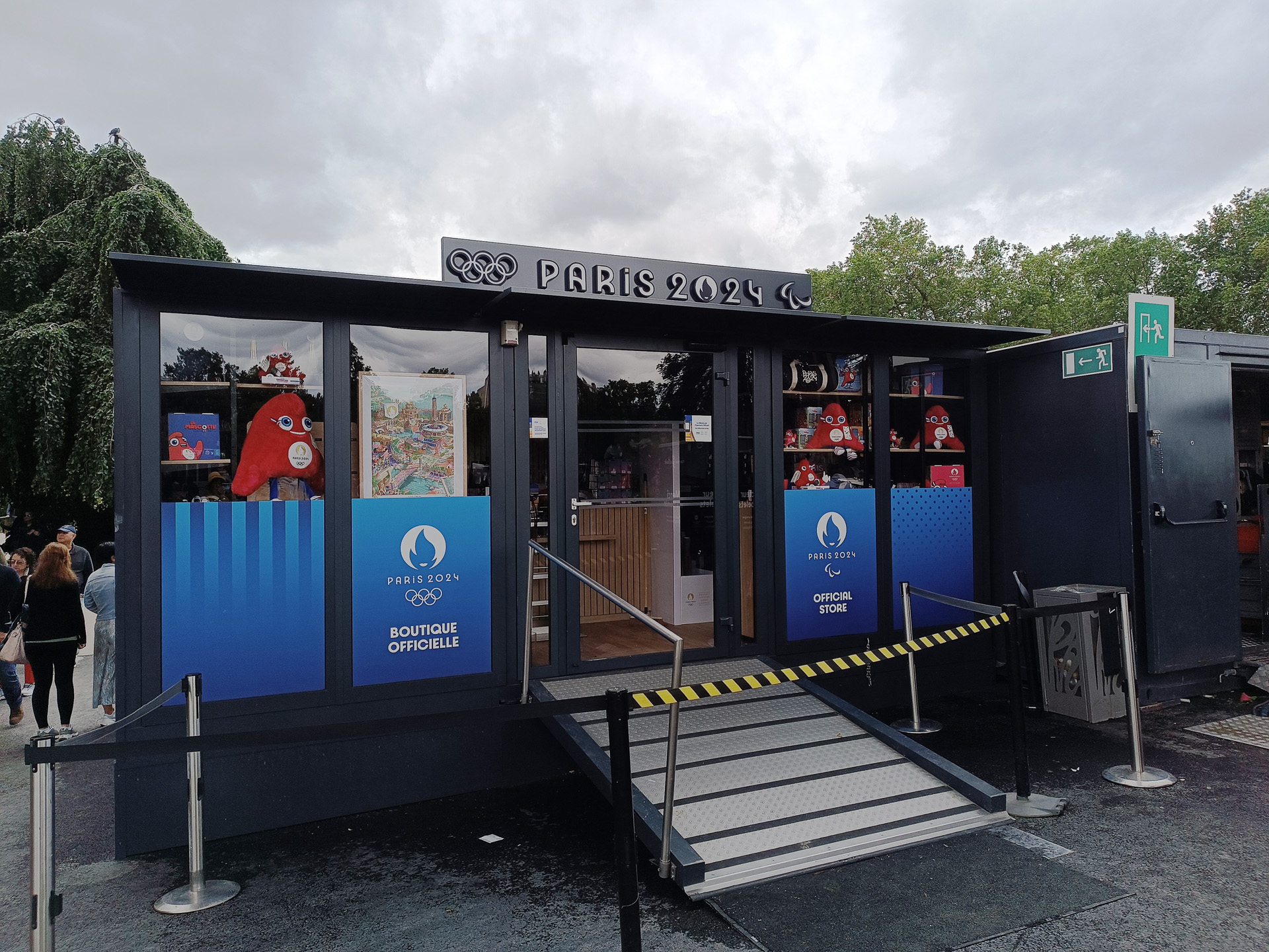 6月半ばのシャンゼリゼ、チュイルリー公園、グラン・プチパレ、トロカデロ、アンバリッドあたりの様子