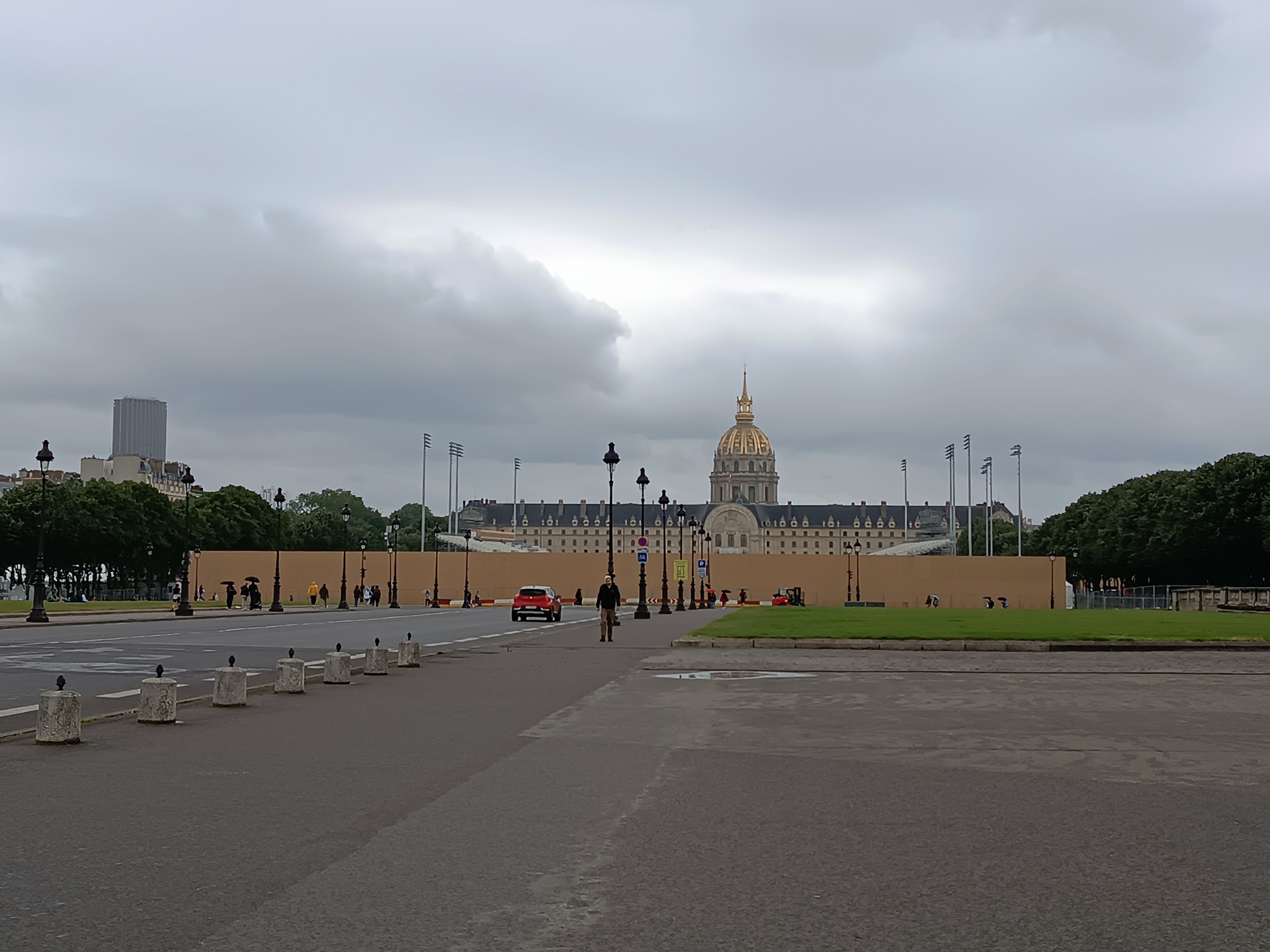 6月半ばのシャンゼリゼ、チュイルリー公園、グラン・プチパレ、トロカデロ、アンバリッドあたりの様子