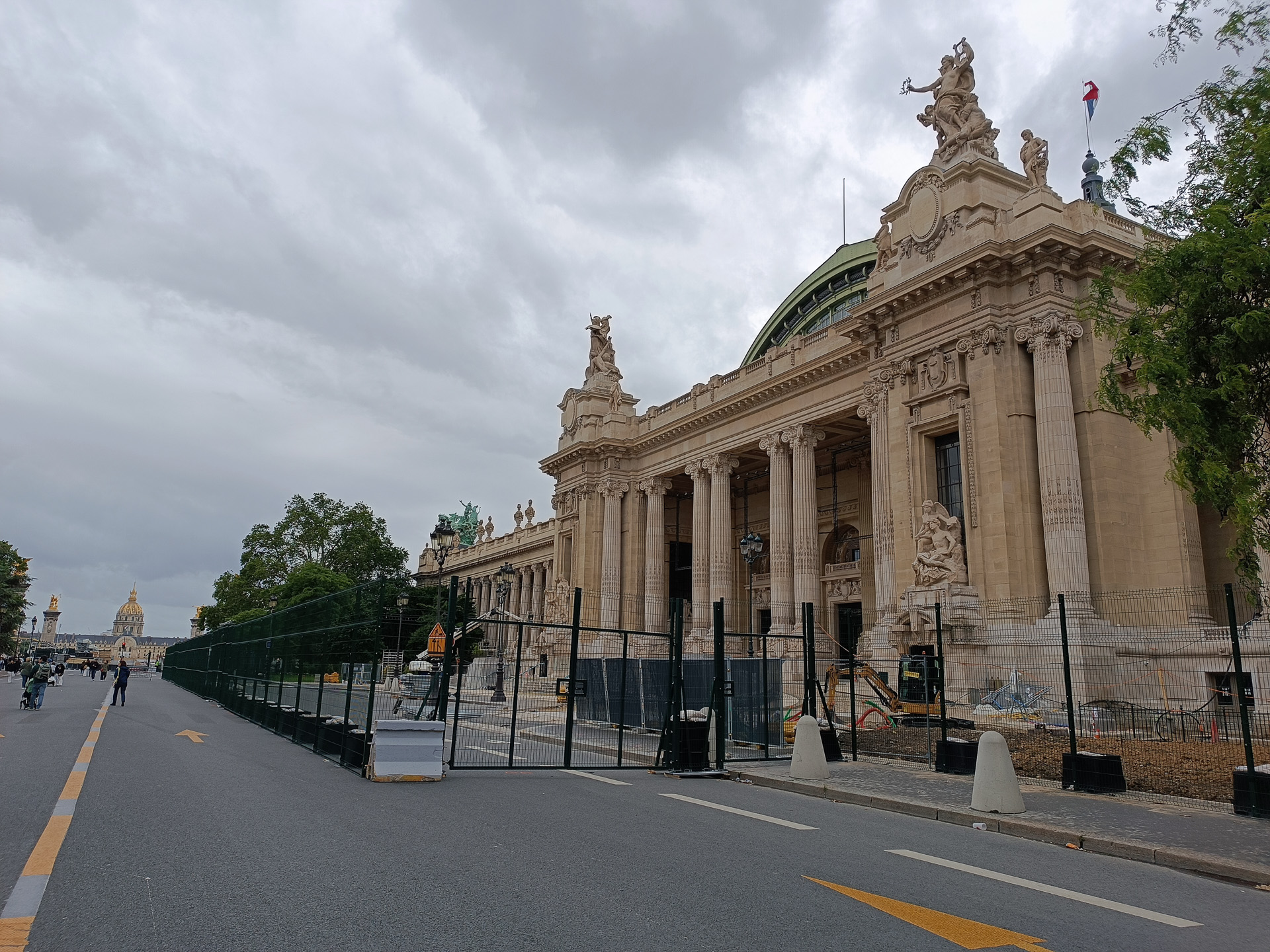 6月半ばのシャンゼリゼ、チュイルリー公園、グラン・プチパレ、トロカデロ、アンバリッドあたりの様子