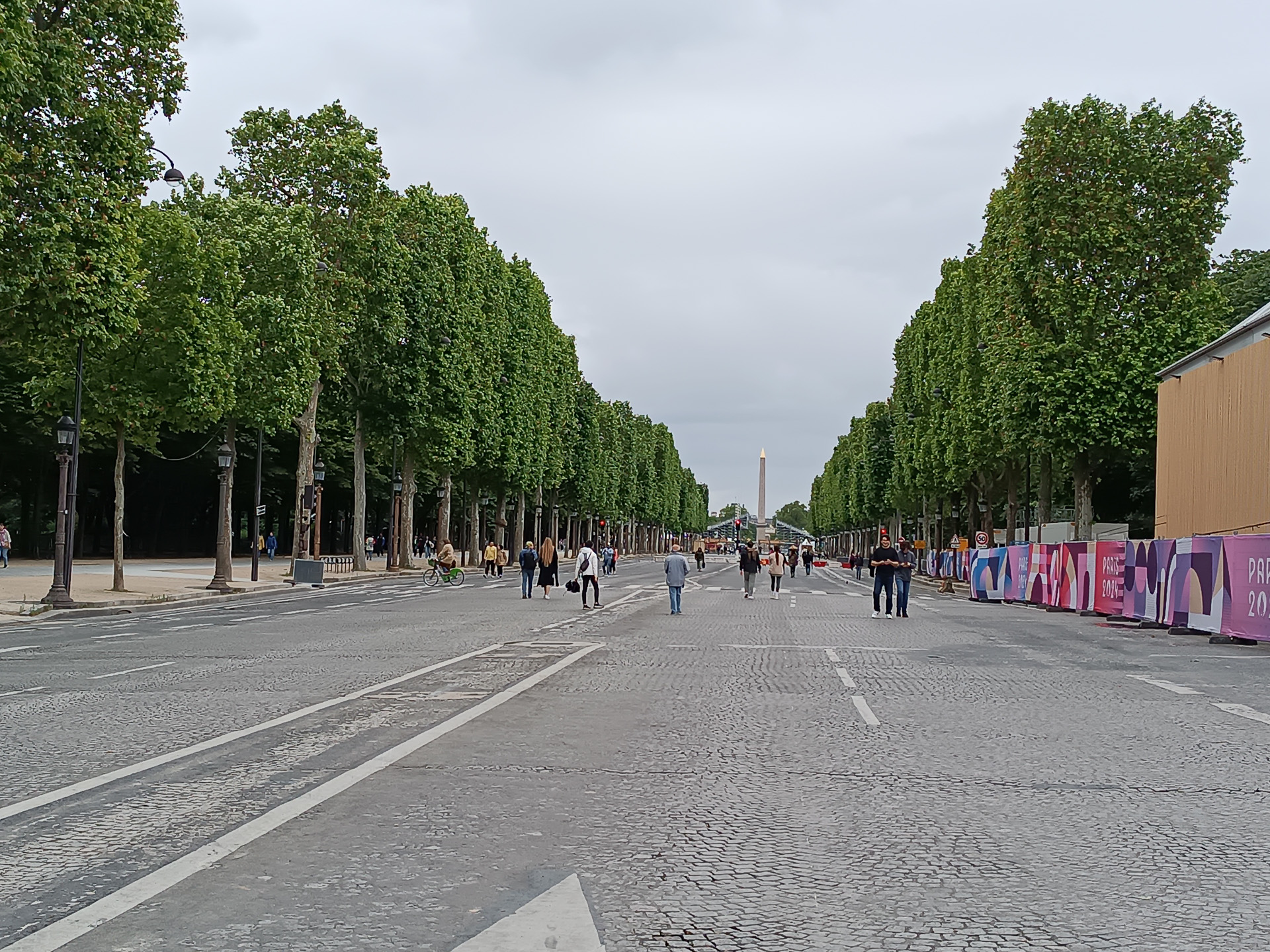 6月半ばのシャンゼリゼ、チュイルリー公園、グラン・プチパレ、トロカデロ、アンバリッドあたりの様子