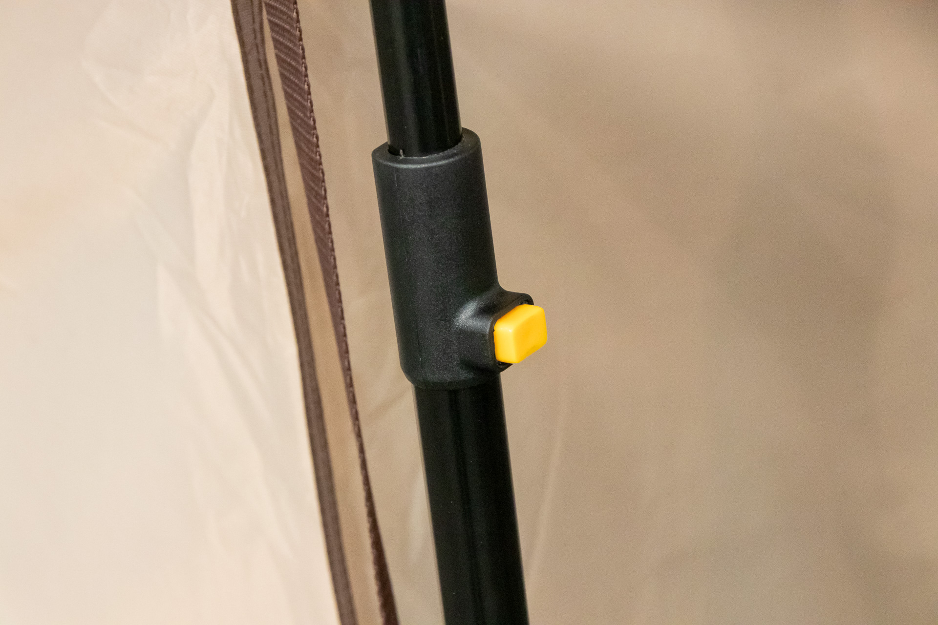 ロックはボタンを押せば解除されるので手軽に扱える