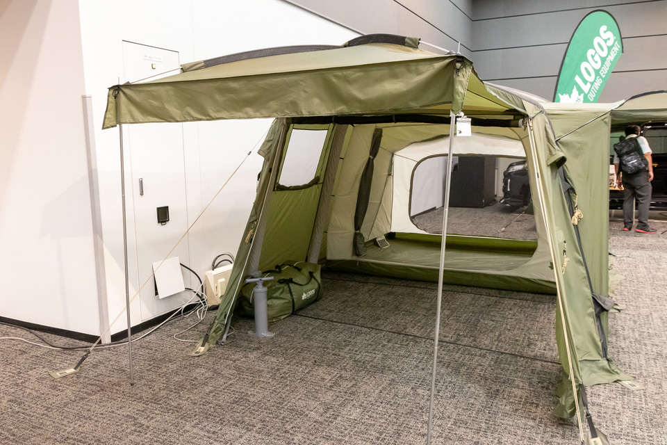 ロゴスの2025年モデルが早くもお披露目。使いやすくなった人気のテント