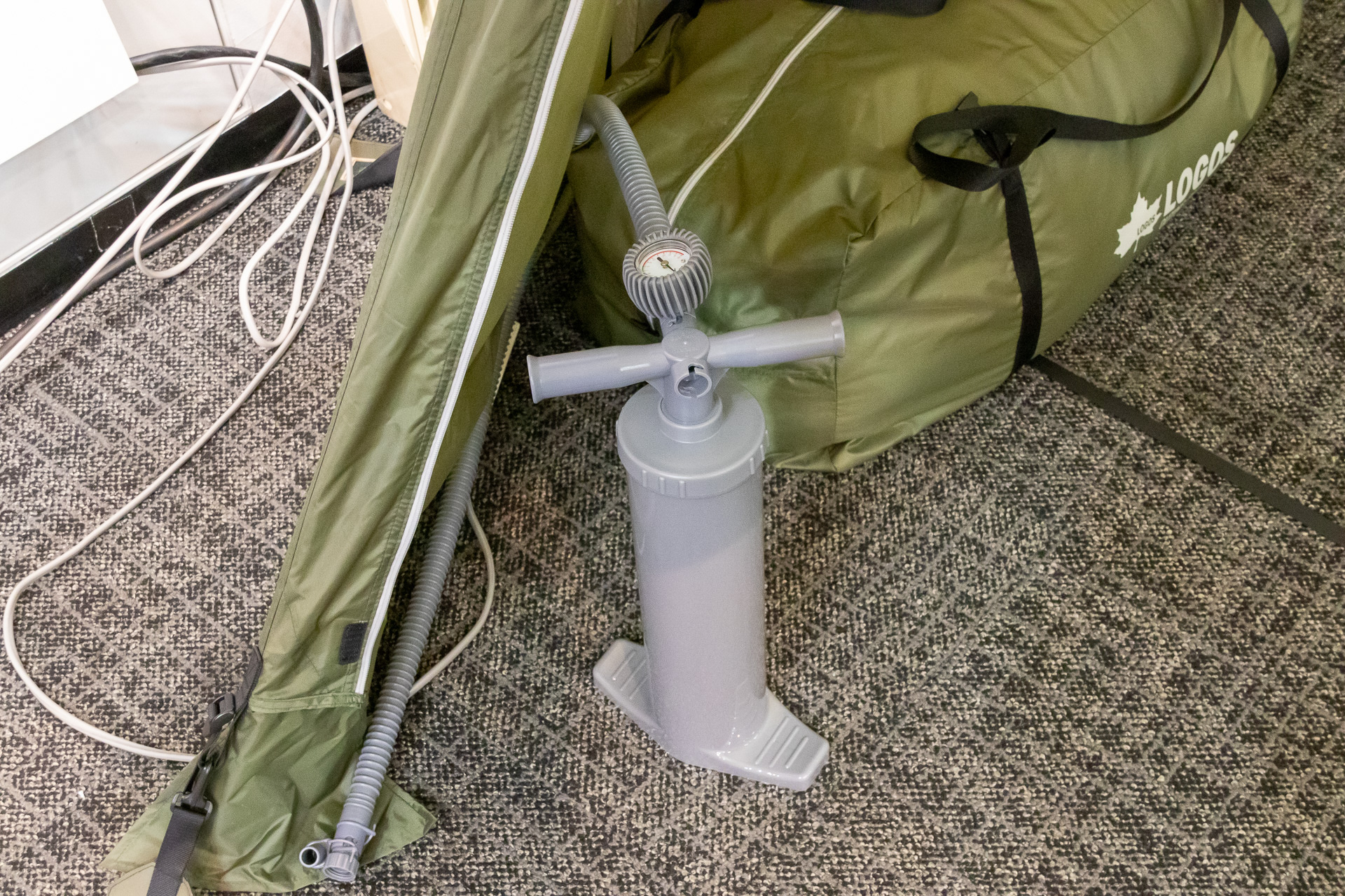 付属のエアポンプで空気を入れるだけのお手軽設営が人気