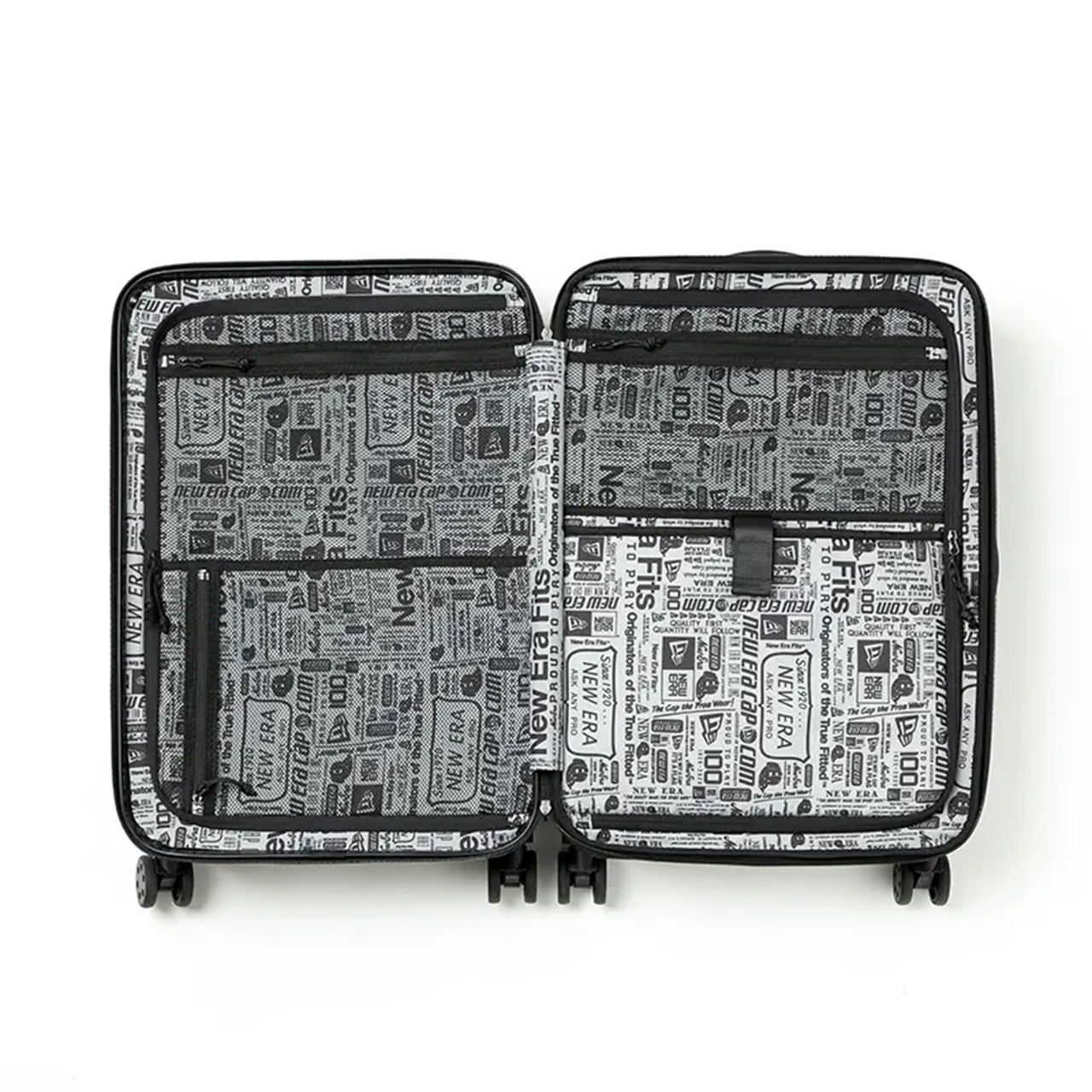 内装はブランドロゴの総柄