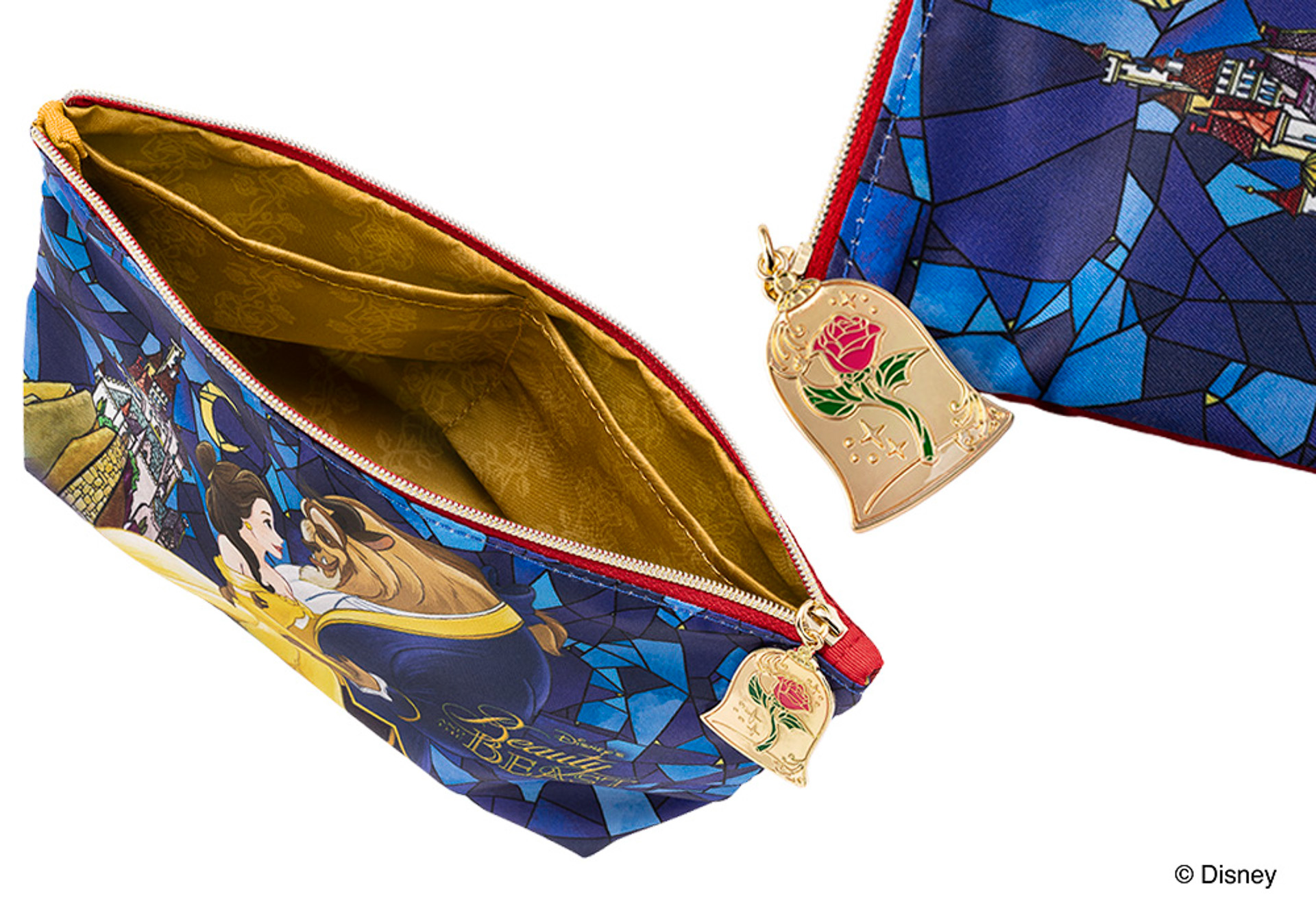 内側までゴージャズ。魔法のバラのチャーム付き