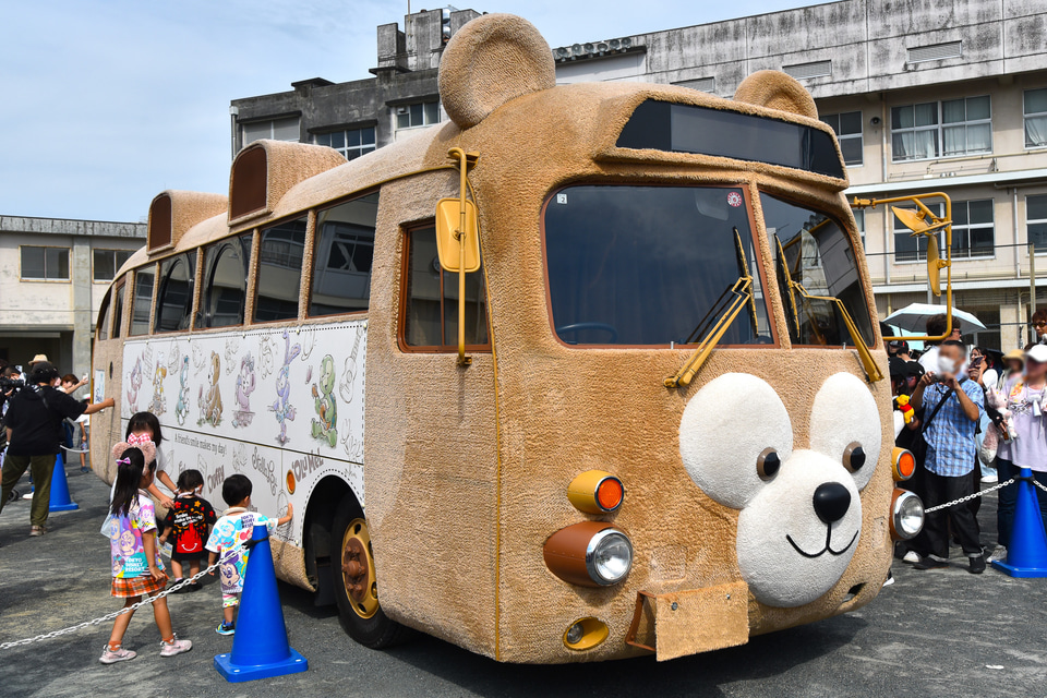 ダッフィー＆フレンズ勢揃い。全国訪問中の「ダッフィーバス」新車両を