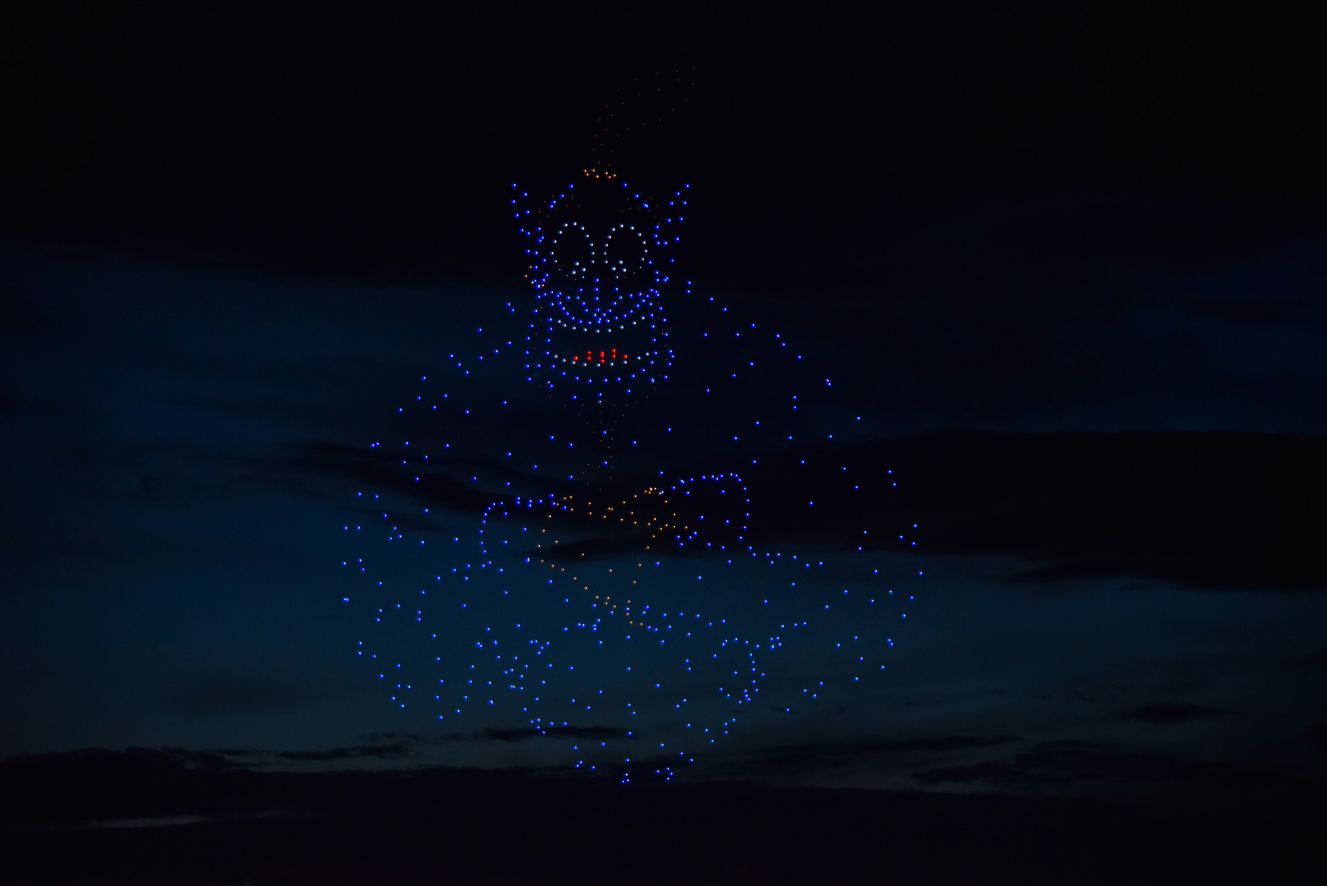 「フレンド・ライク・ミー」が流れ出すとジーニー様のお出まし！