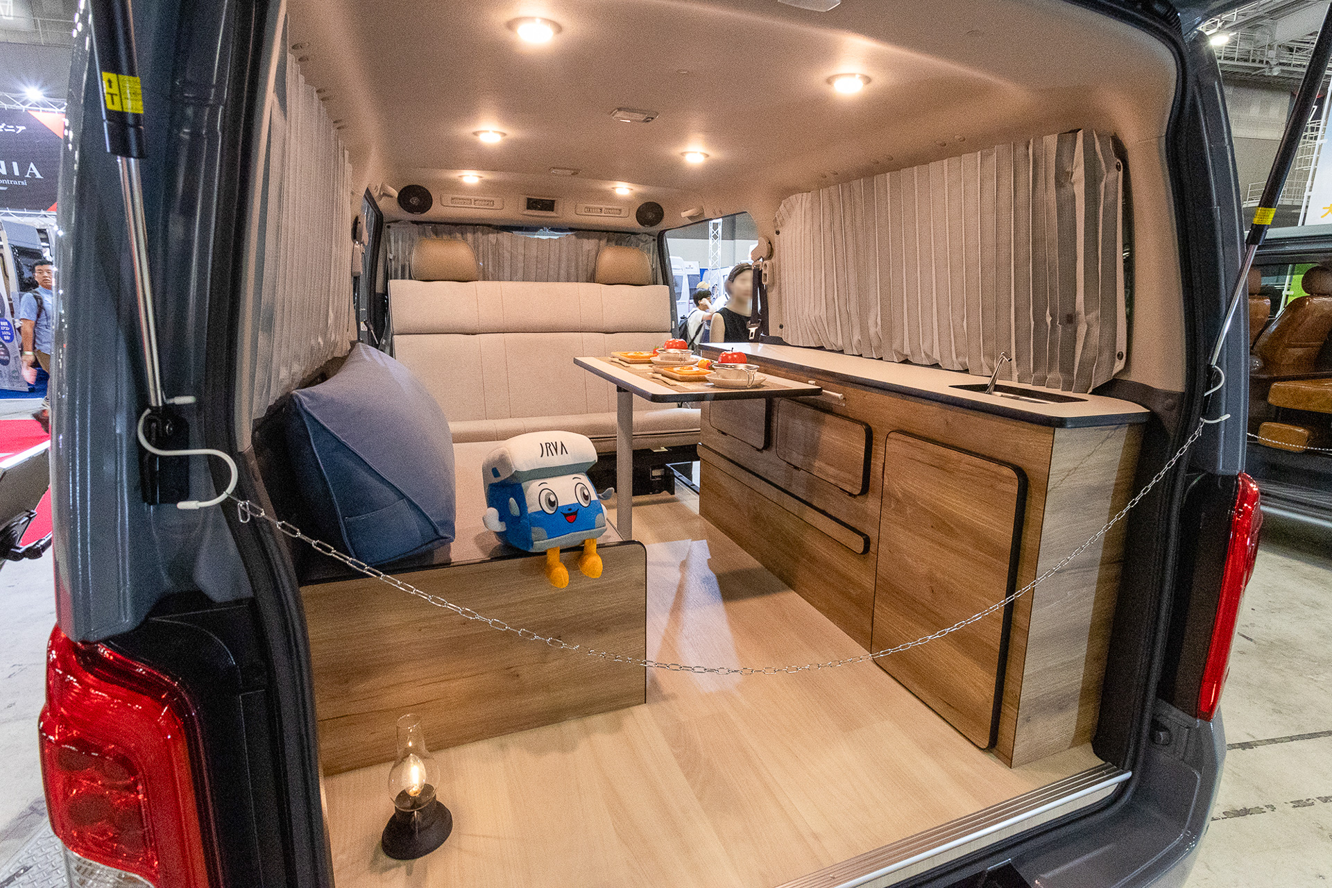 大型のキャンピングカーからソロやペアで利用するのに適したサイズに乗り換えるケースも増えているという