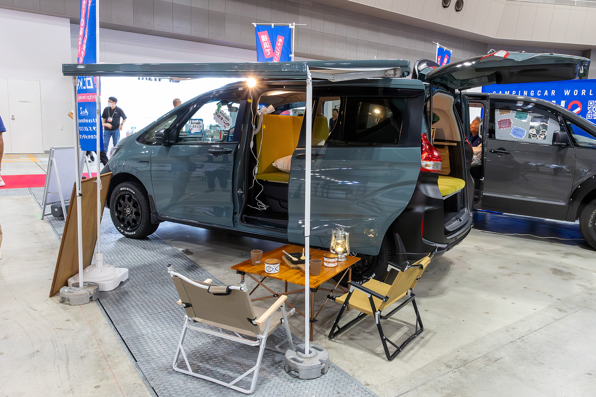 テント泊と車中泊を使い分けるキャンプスタイルも増えている。ライトなキャンピングカーはこういった用途にちょうどいい。写真は神奈川県にあるロッキー2が出展していたホンダフリード（旧モデル）