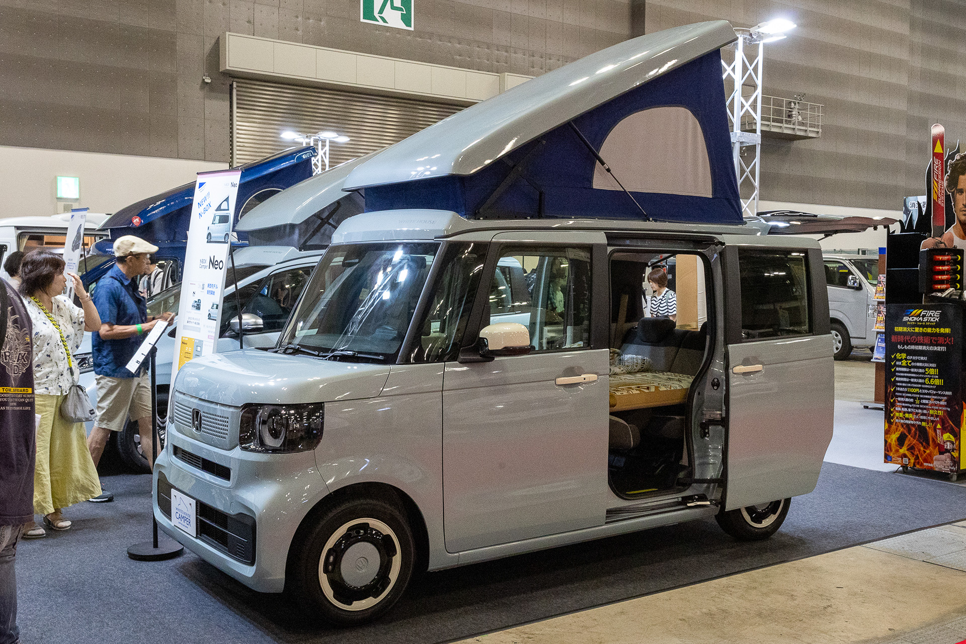 ホワイトハウスキャンパーはポップアップルーフの代表的メーカーで、こちらのN-BOXのほか、多くのモデルにポップアップルーフ仕様を設定している