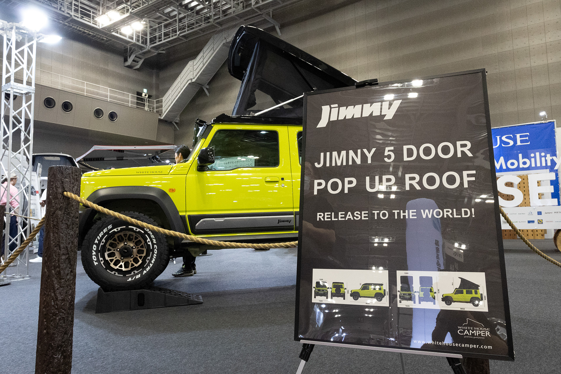 日本未発売のジムニー5ドアに電動ポップアップルーフという組み合わせだけに会場での注目度も高かった。ジムニー5ドアは海外で人気モデルなだけに電動ポップアップルーフは海外向けとして発売していく予定とのこと