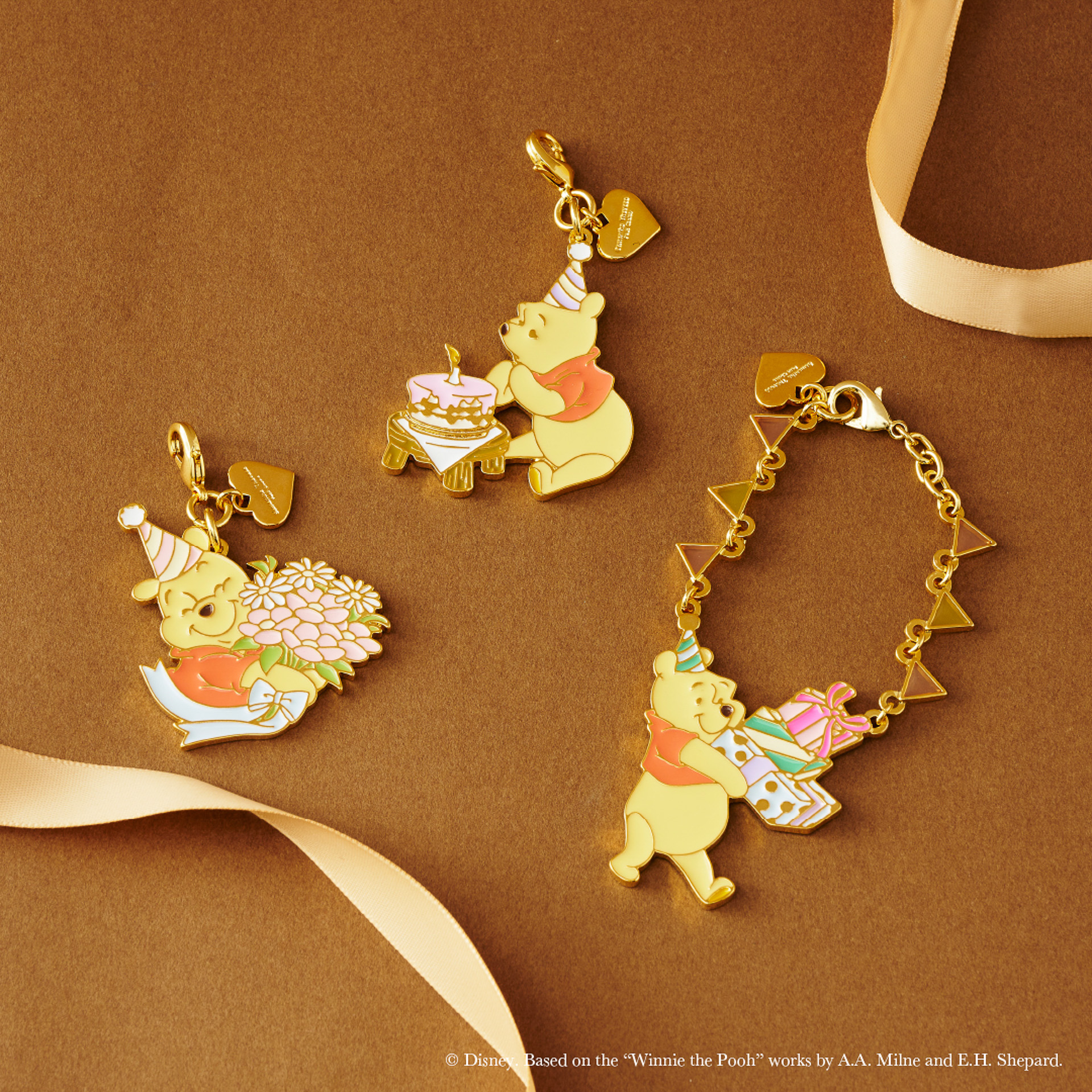 「バッグチャーム」（6050円）と「ファスナーチャーム」（4400円）