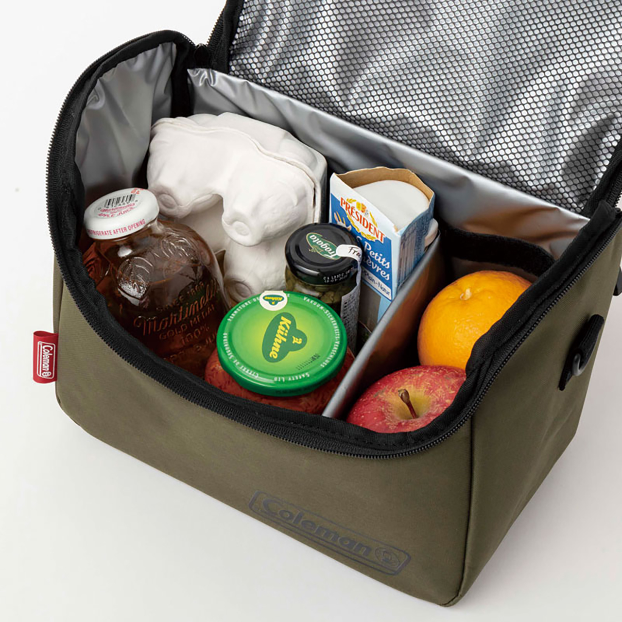 中の仕切りは移動できる