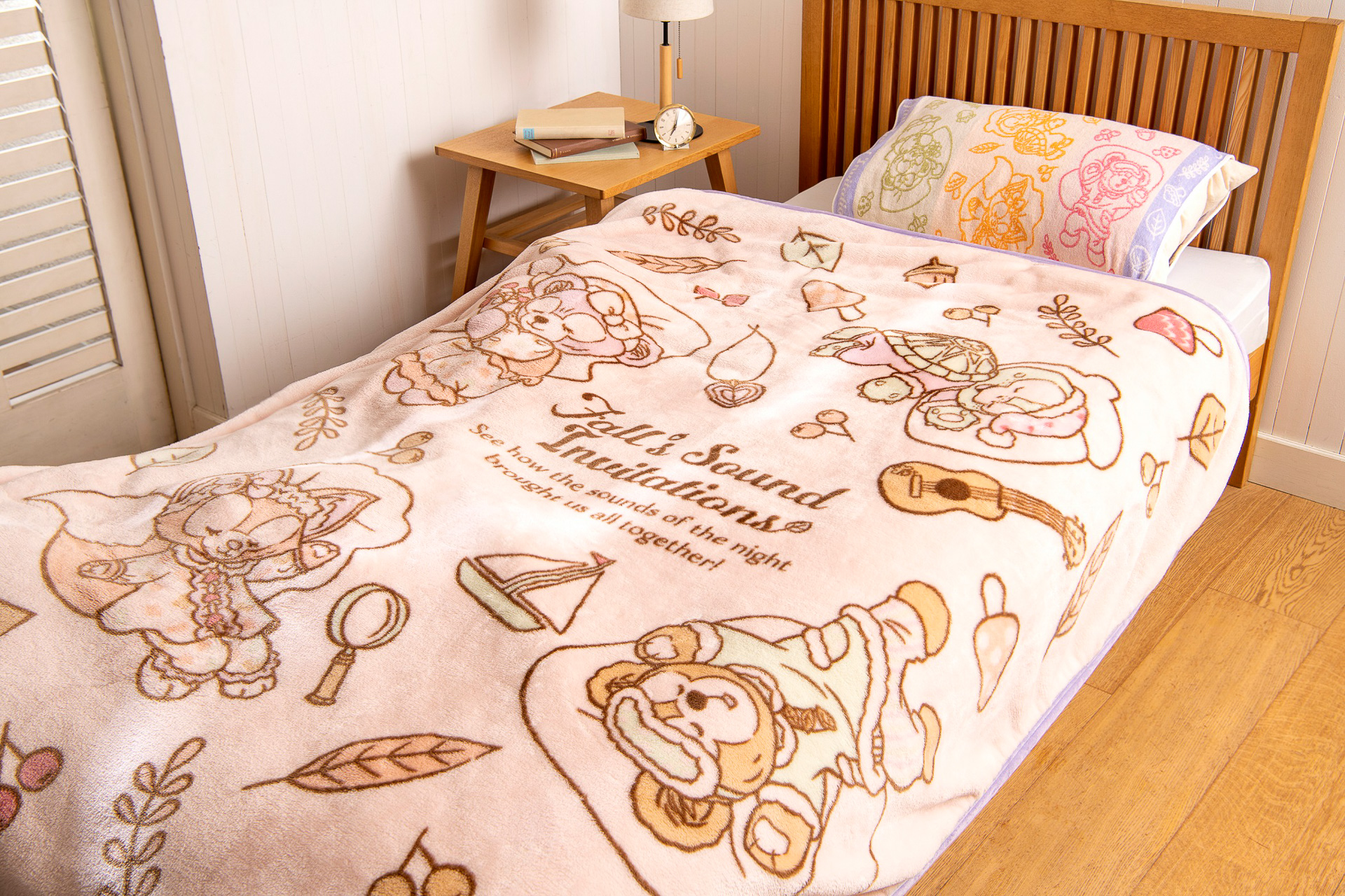 「ピローケース」（2300円）と「毛布」（7300円）