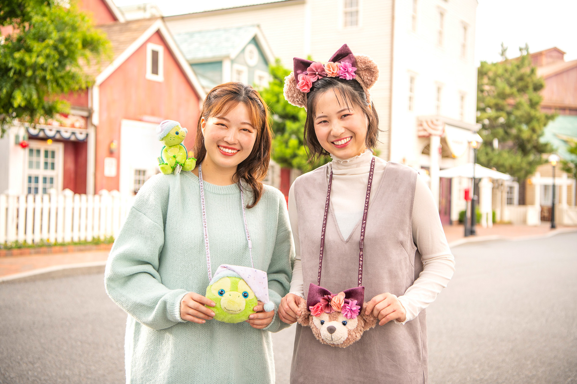 「カチューシャ（シェリーメイ）」（2300円）、「パスケース（シェリーメイ/オル・メル）」（各2600円）など身につけアイテムが登場