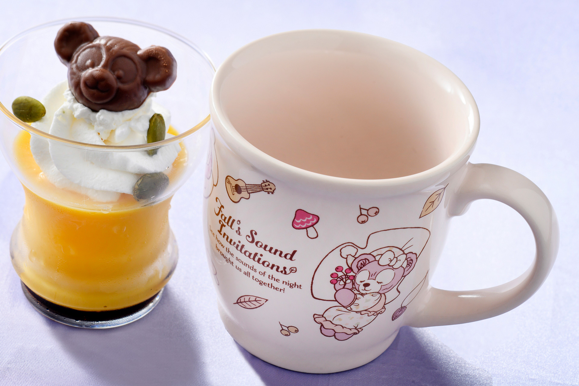 「パンプキンプリン」（550円）、スーベニアカップ付き（＋750円）