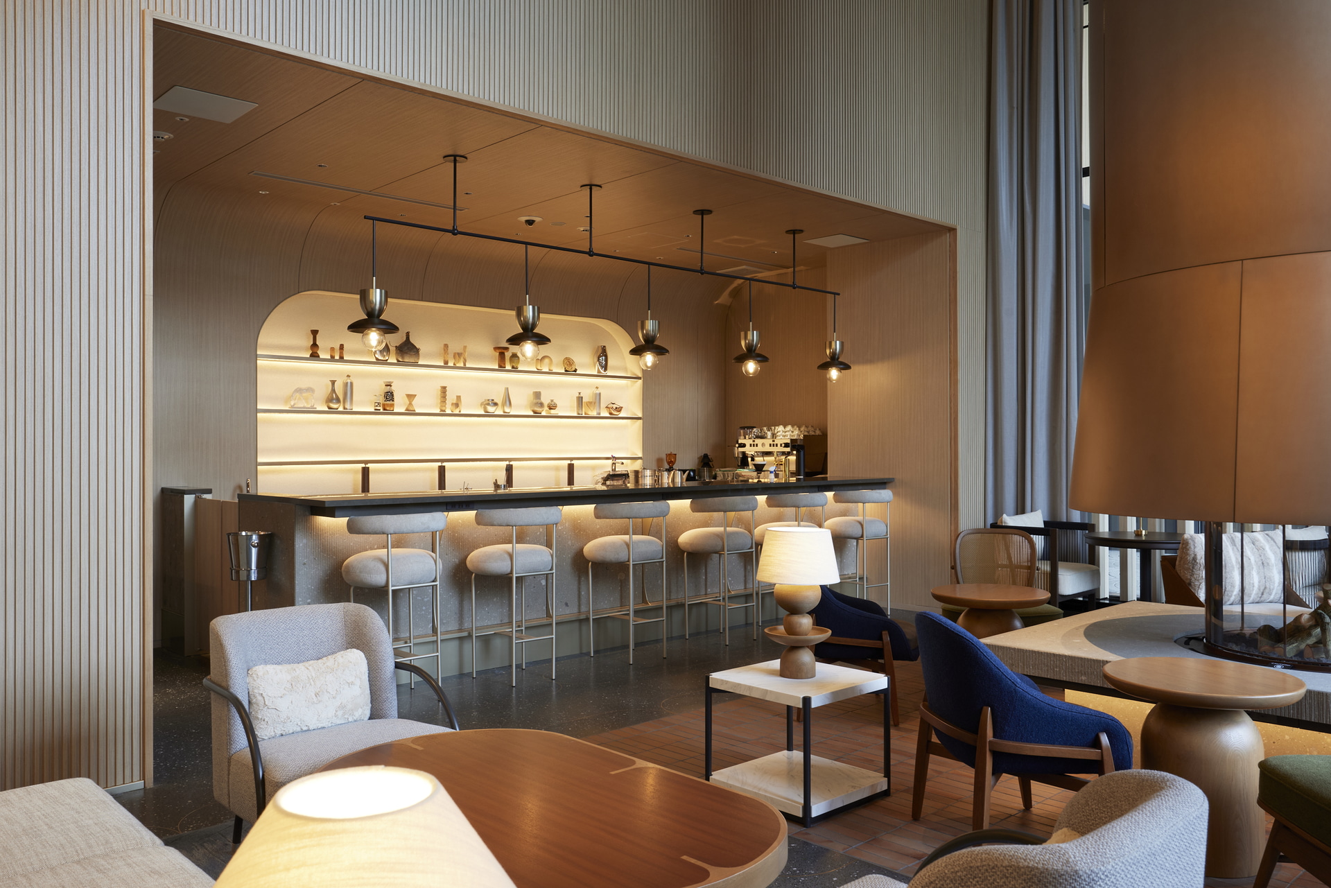 THE LOUNGE（ザ・ラウンジ）