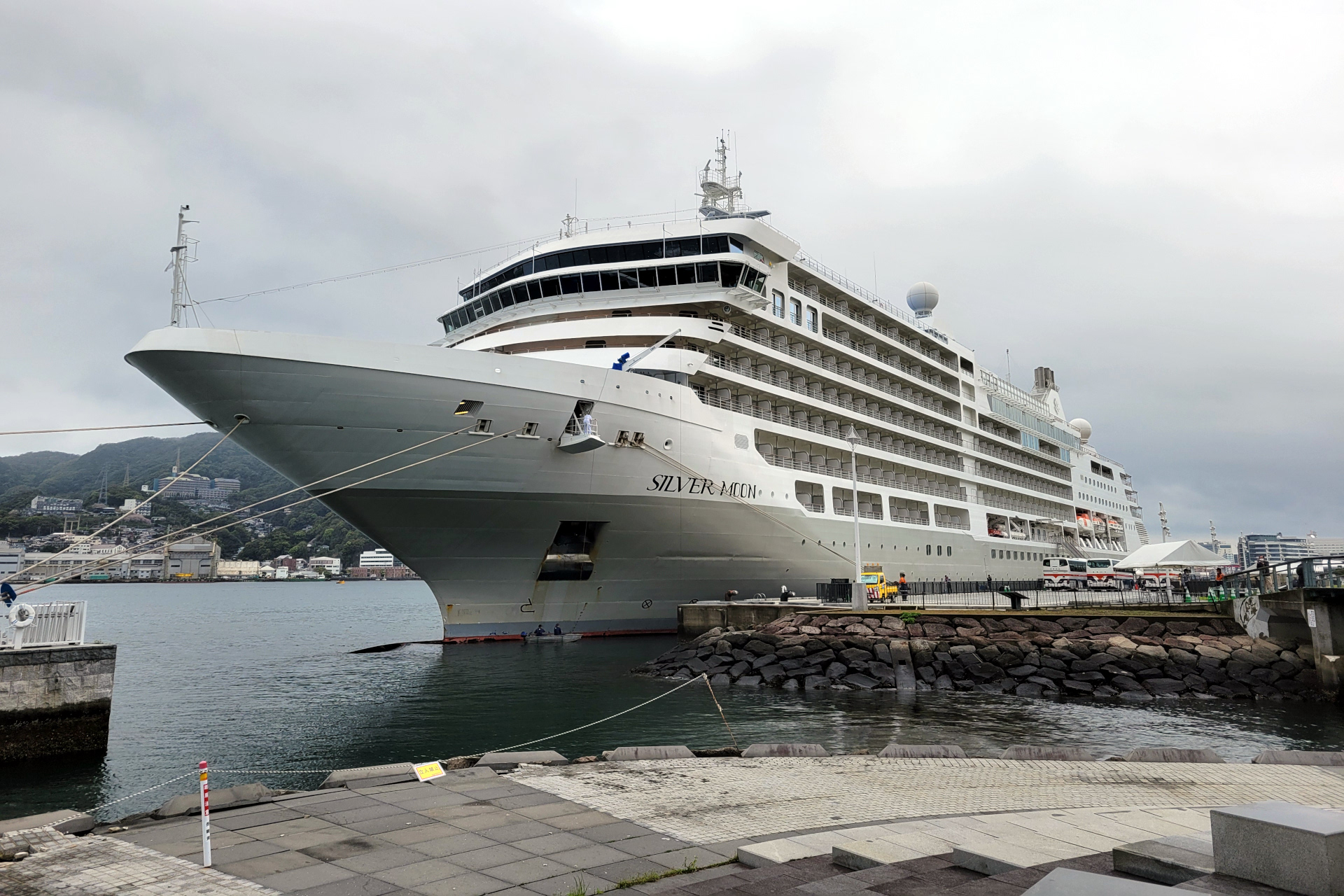 ラグジュアリー船の「シルバー・ムーン」