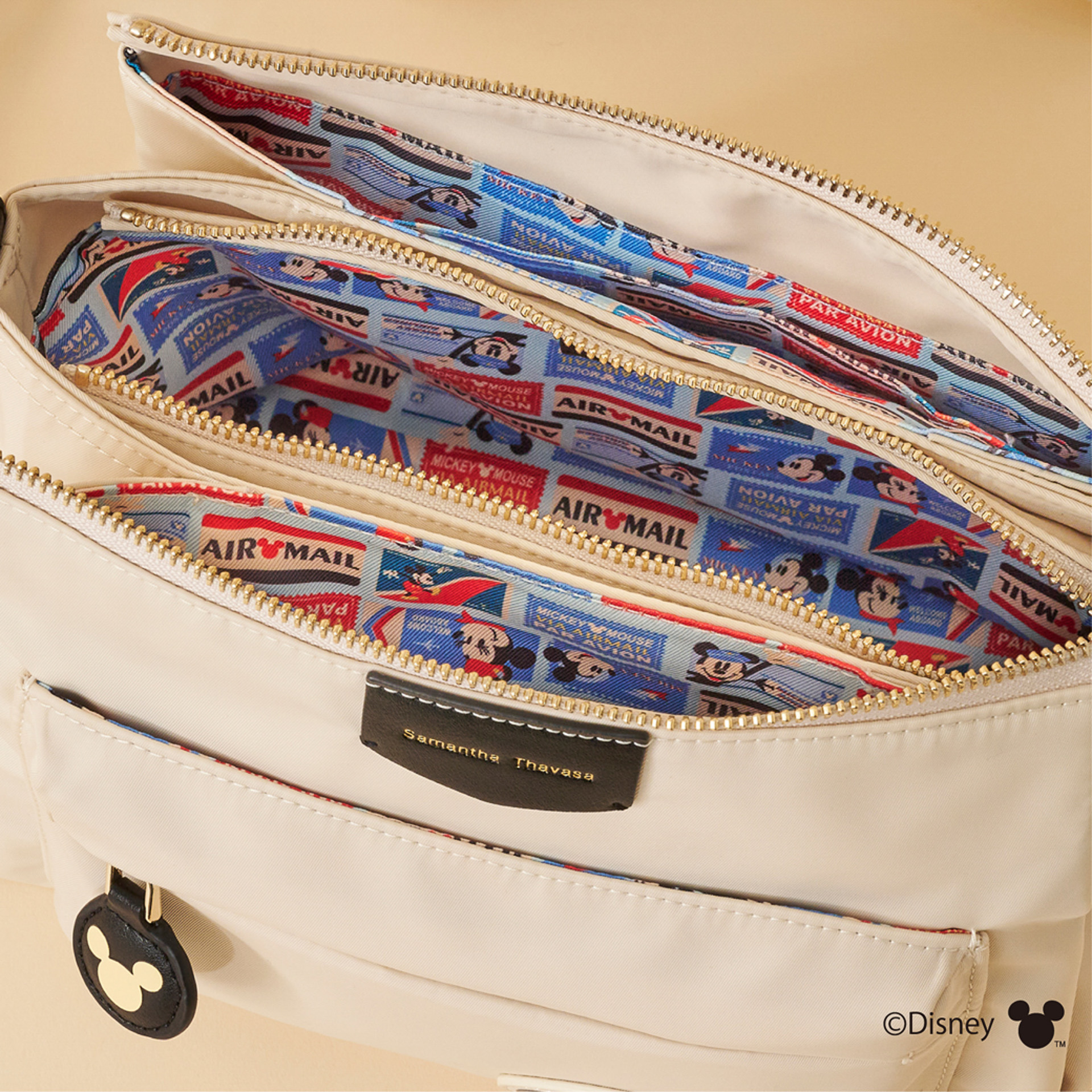 仕切り付きで、使うモノを分けておける