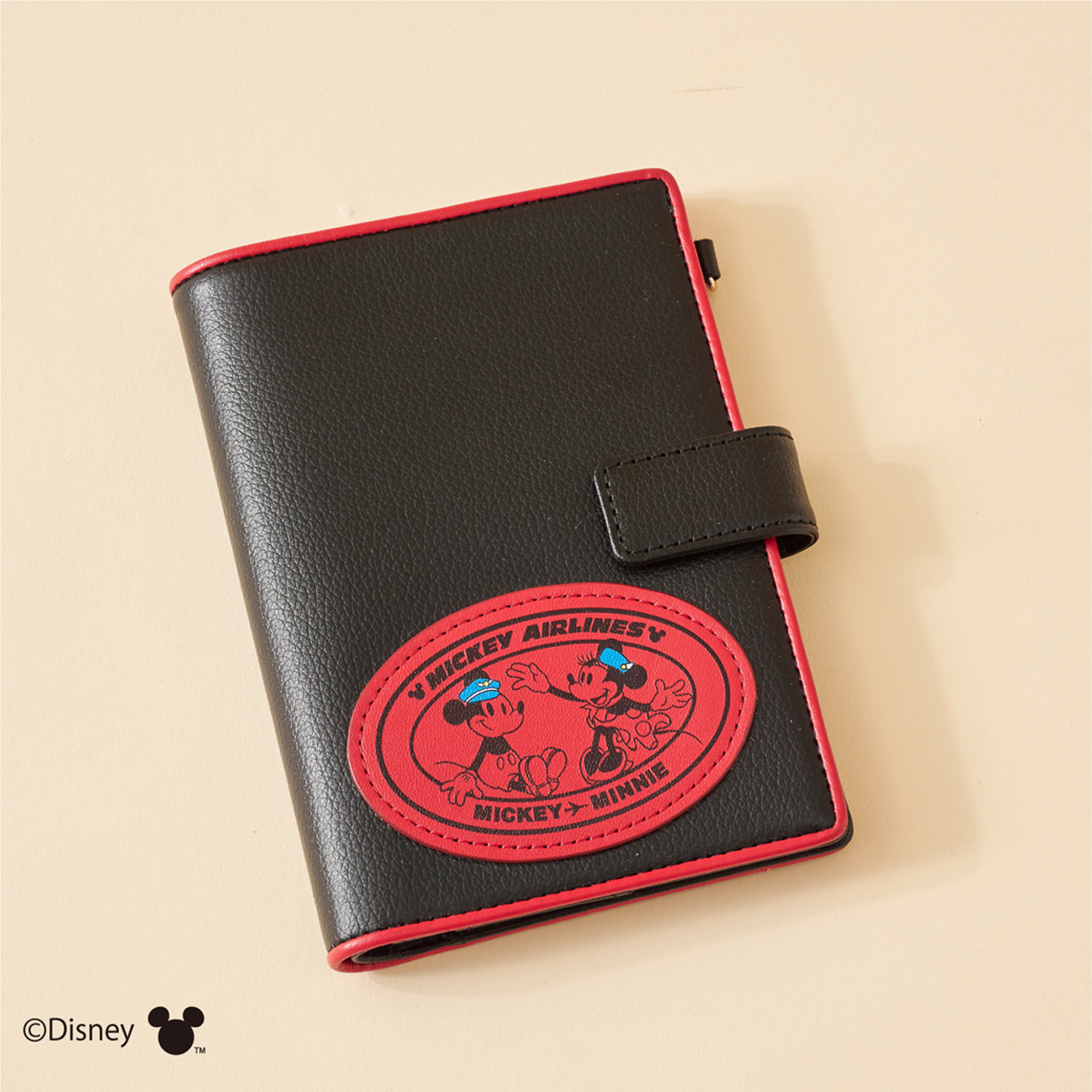 「パスポートケース」（1万5400円）