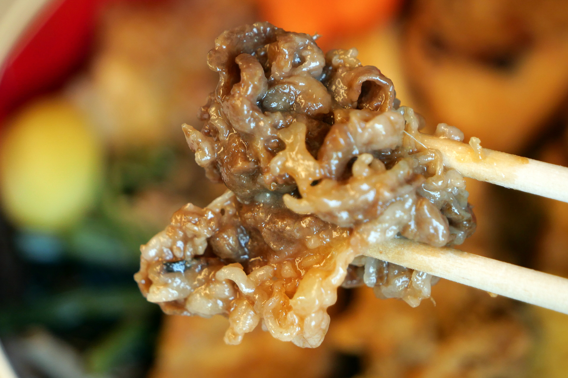 牛肉は佃煮風とのことだが、すき焼き風味に近く、ご飯との相性抜群