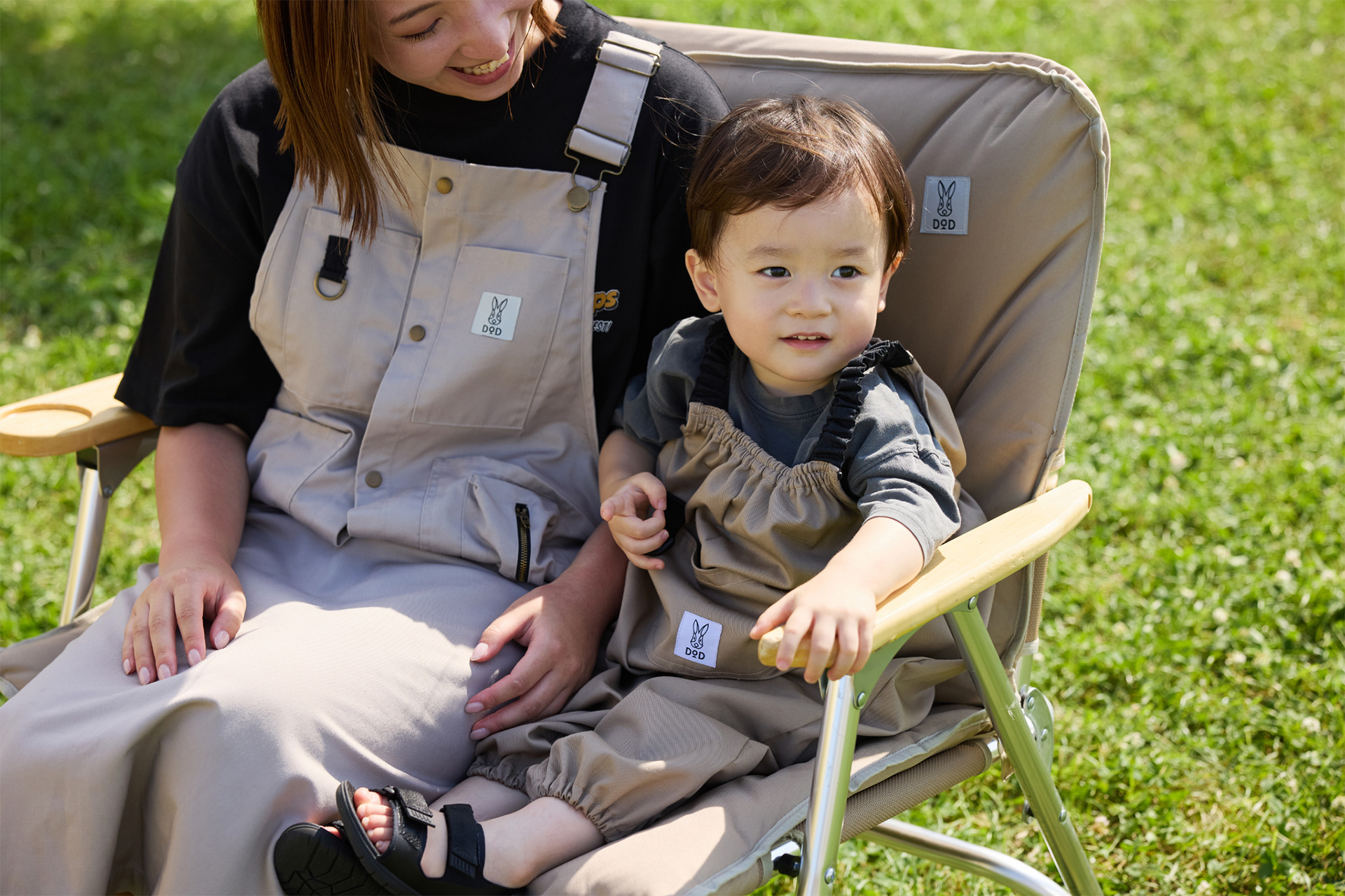 大人はDODのオーバーオール「ツナヴェス」を着るとリンクコーデに