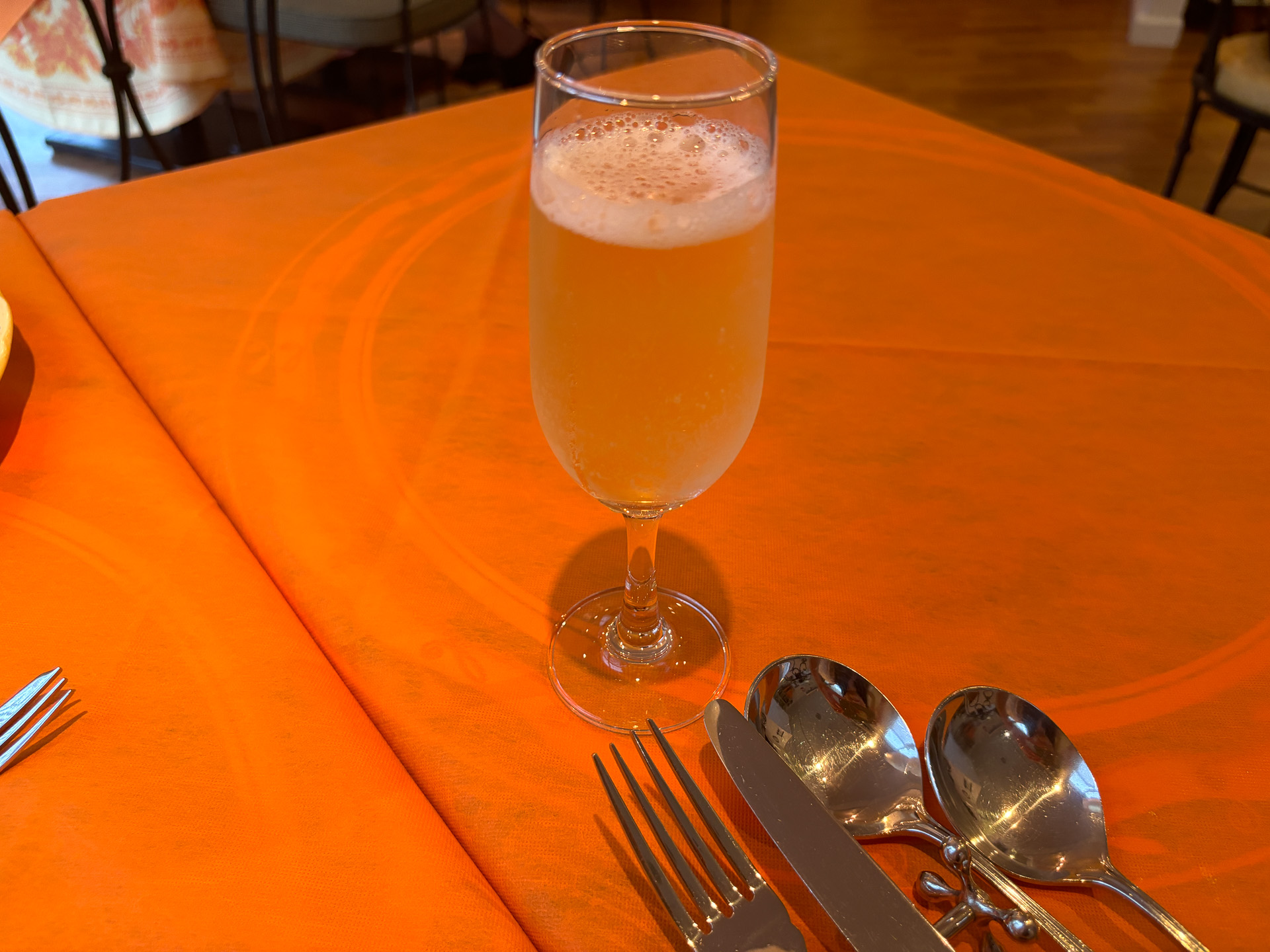 フランス産シャルドネのスパークリングワイン