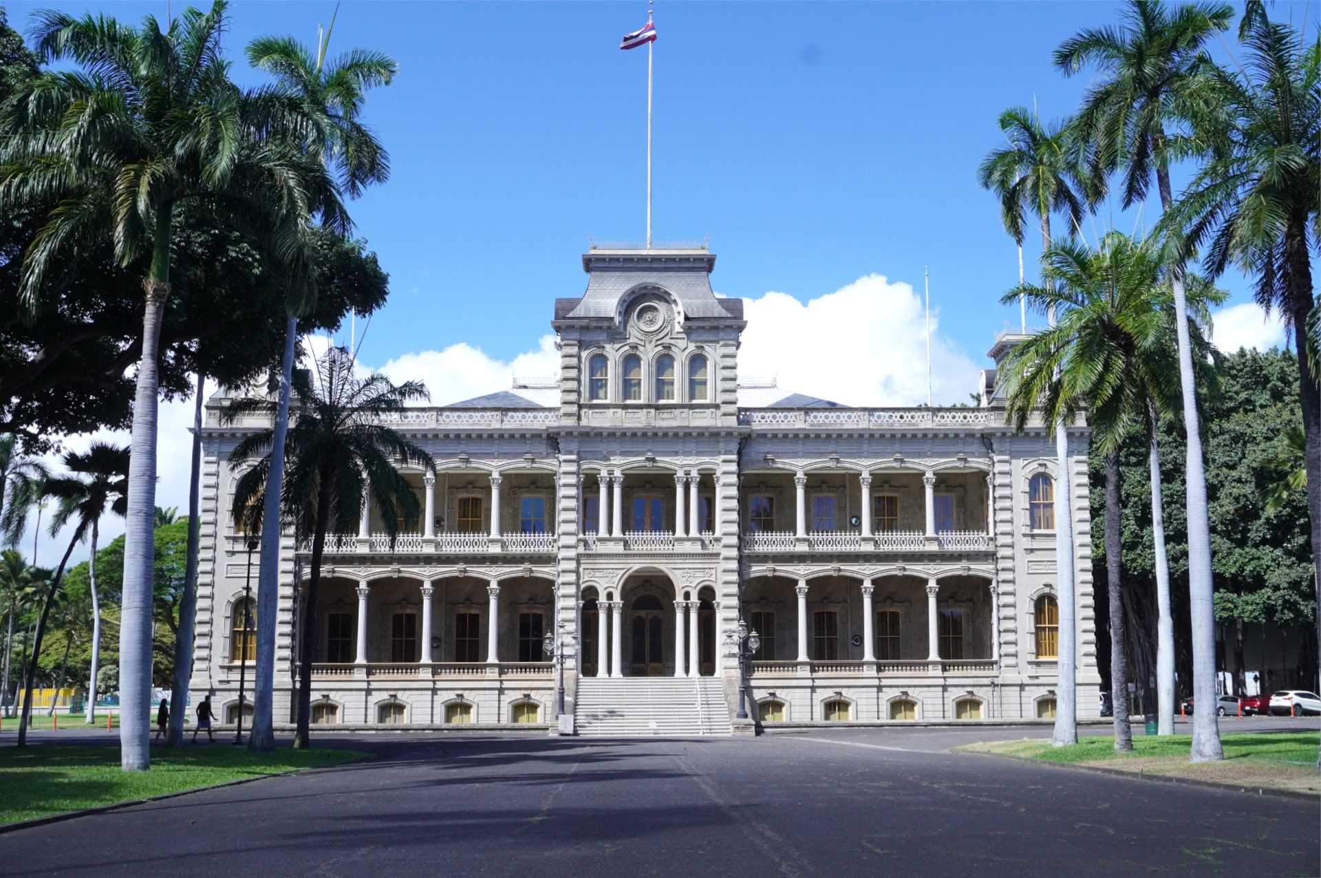 ハワイ王国時代の栄華を象徴する「イオラニ宮殿」