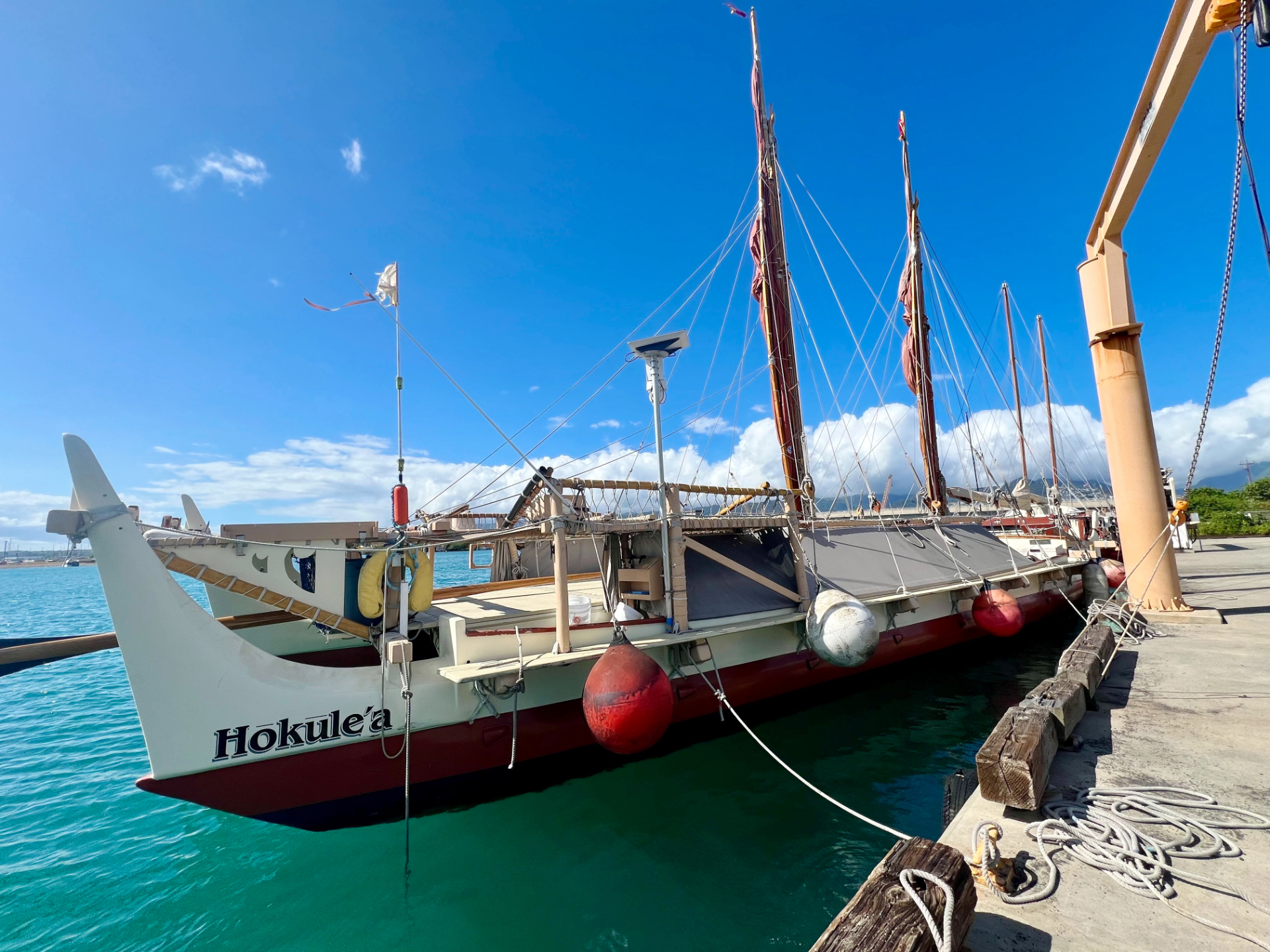 ハワイ伝統航海カヌー「ホクレア号」