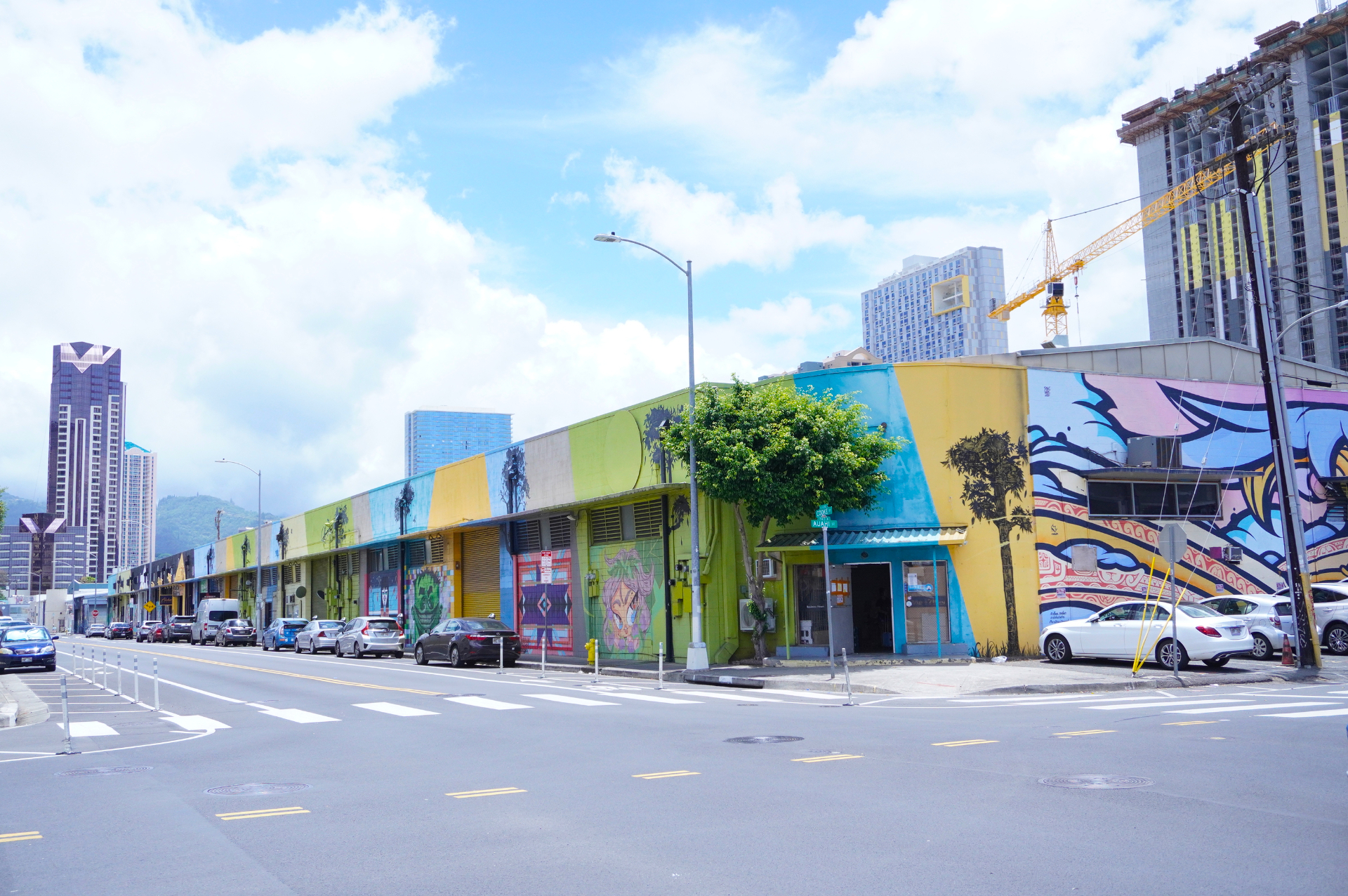 少し前まで治安の悪い倉庫街だったカカアコ地区は今、ウォールアートやおしゃれなショップが集まる人気スポットに