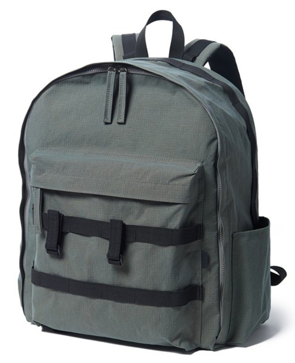 Lightweight Taslan Ripstop Backpack 黒 スノーピーク、“昆布”のような硬度の素材を使用した軽量バック