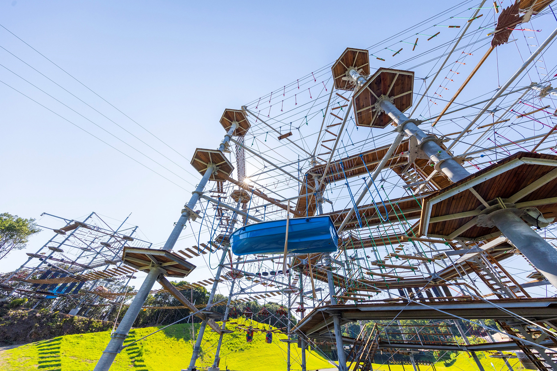 アスレチックのクライミングタワー