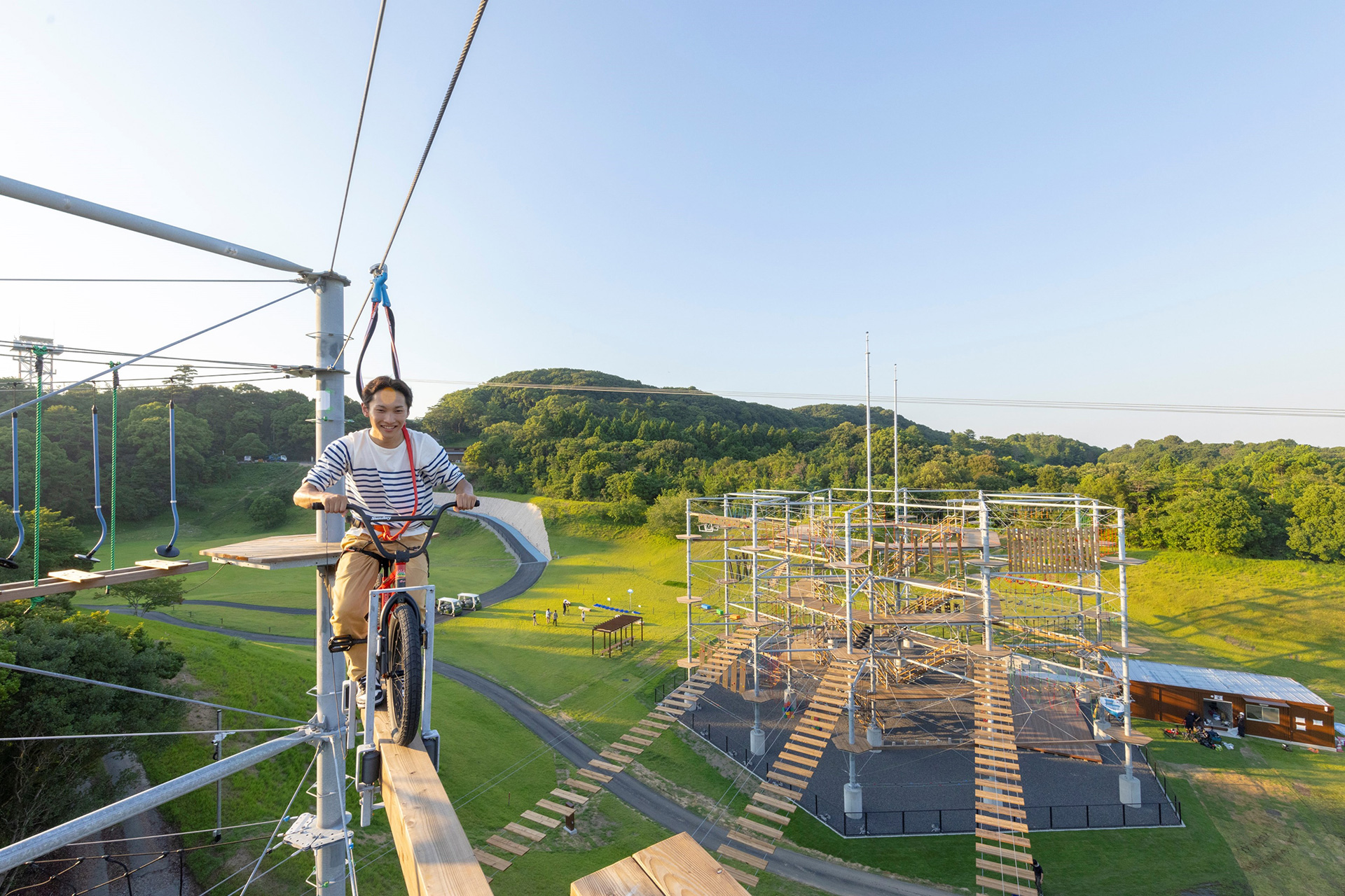 アスレチックのクライミングタワー