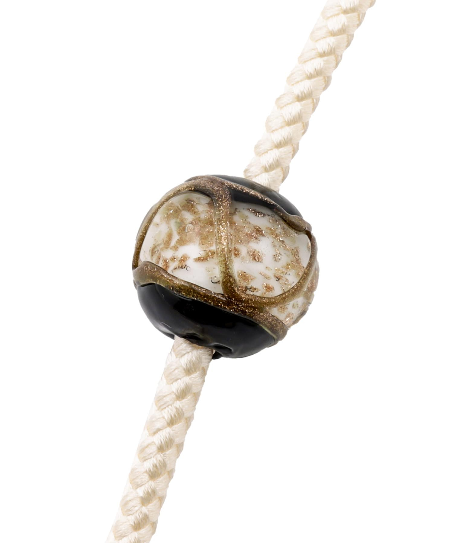 「アクリルボール付き飾り紐」（550円）