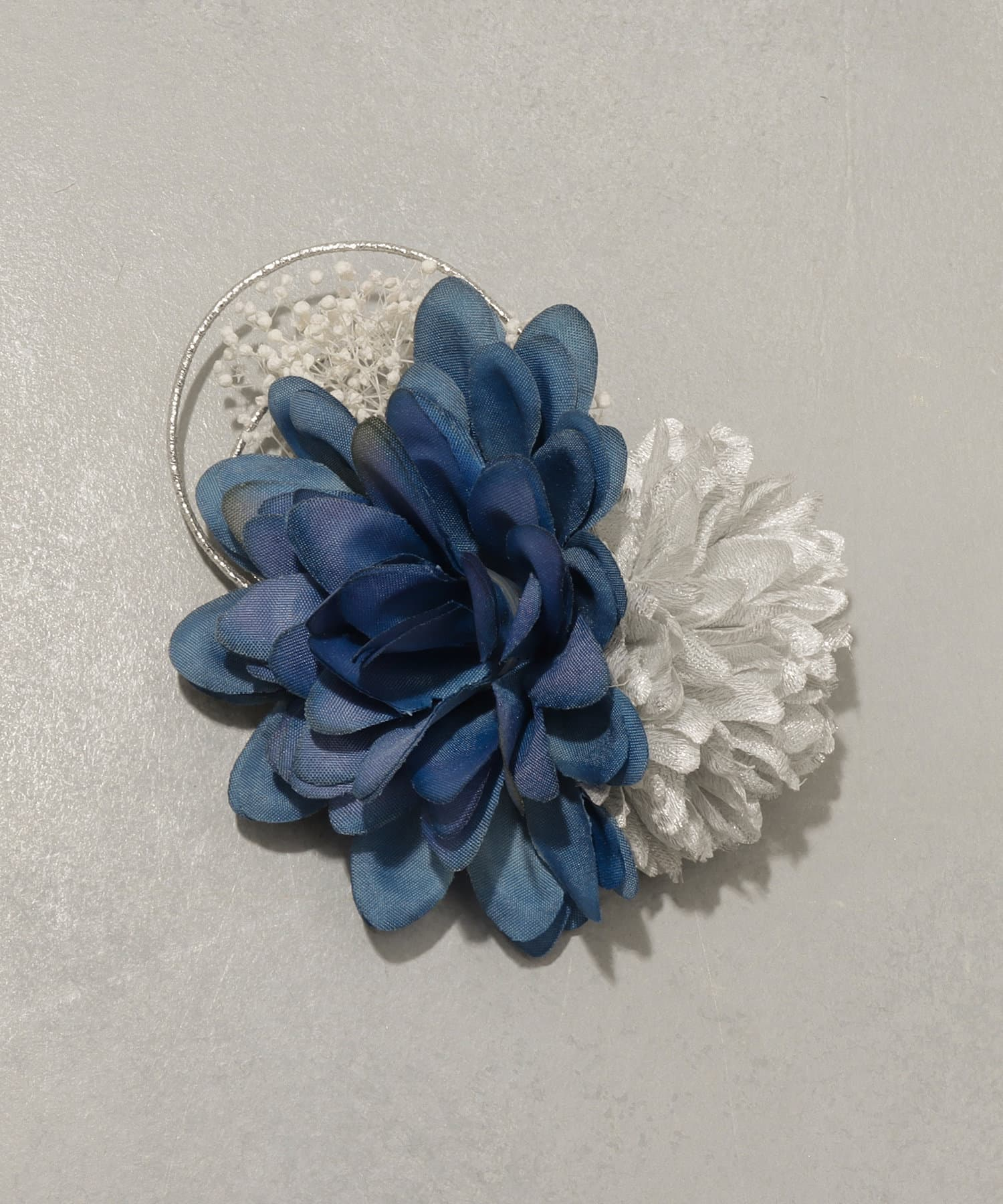 「水引付きフラワーコサージュ」（550円）