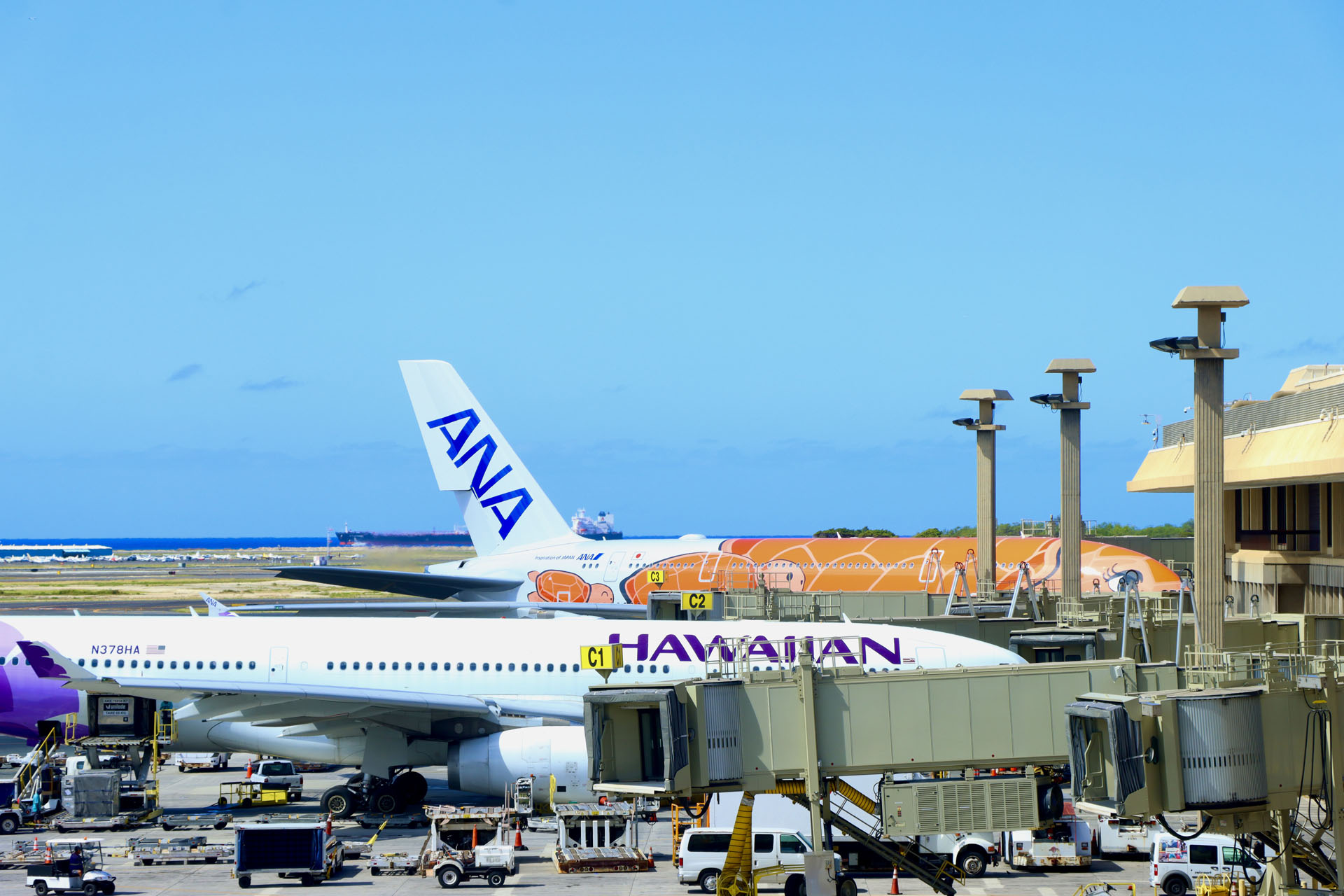 ホノルル空港に到着後、3号機「ラー」にも遭遇